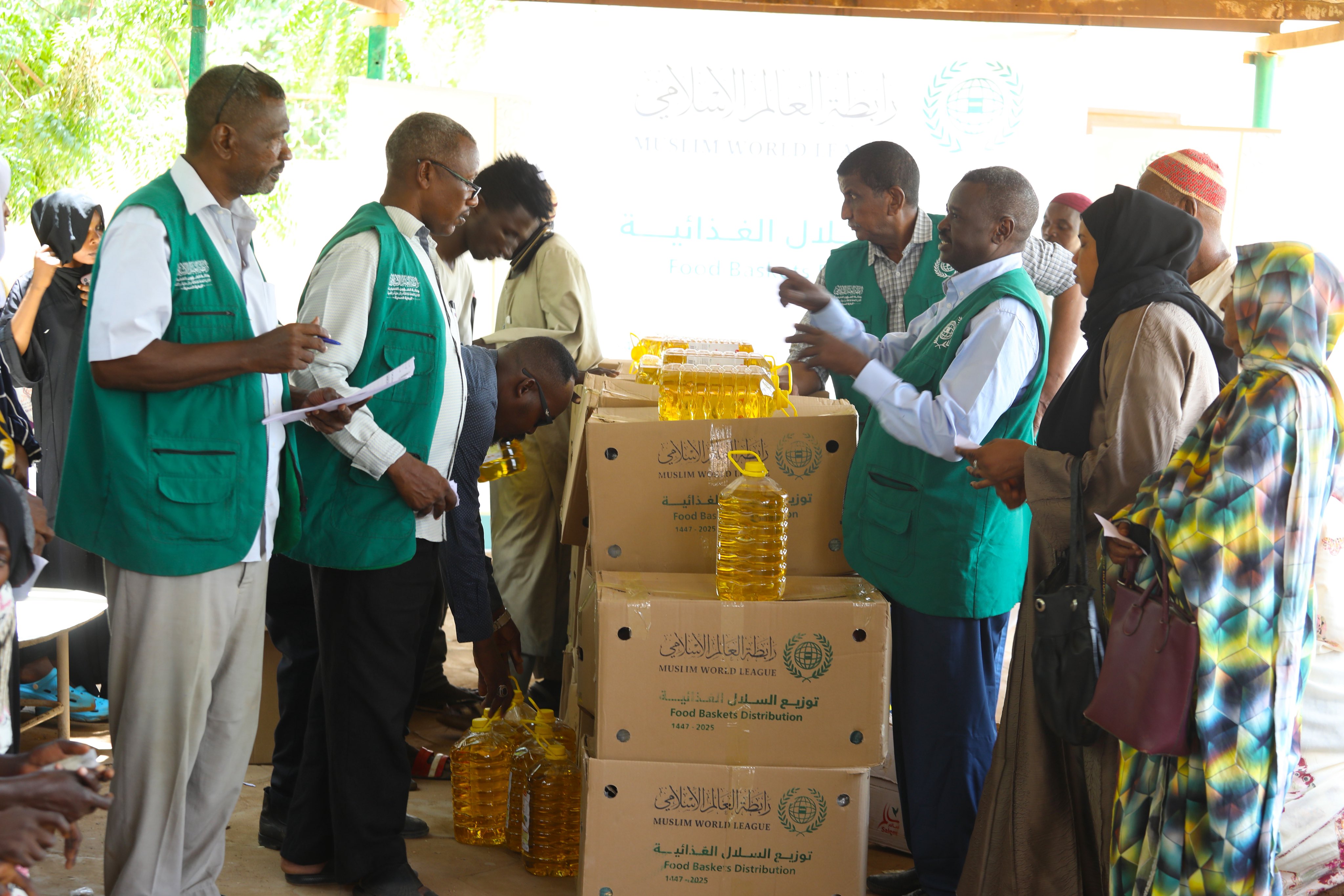 رابطہ سوڈان میں… خدمت اور عطا، جنہیں حالات کی سختیاں روک نہیں سکتیں سوڈان میں رابطہ عالم اسلامی کا دفتر، جنگ سے پیدا ہونے والے تمام تر چیلنجوں کے باوجود، متعلقہ اداروں کے براہ راست تعاون کے ساتھ، اپنے امدادی اور طبی پروگرام بلا تعطل جاری رکھے ہوئے ہے