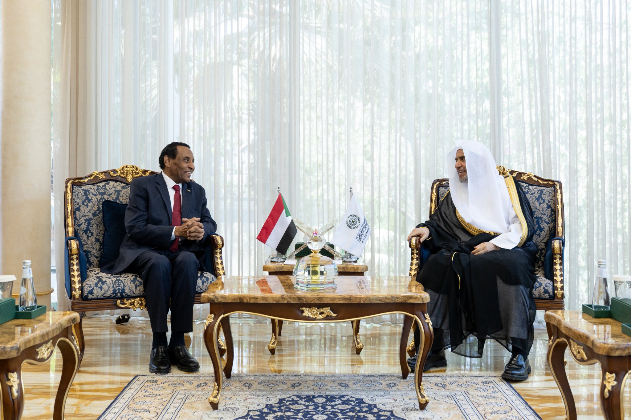 Yang Mulia Sekretaris Jenderal LMD, Ketua Organisasi Ulama Muslim, Syekh Dr. Mohammed Alissa , menerima kunjungan Yang Mulia Perdana Menteri Republik Sudan