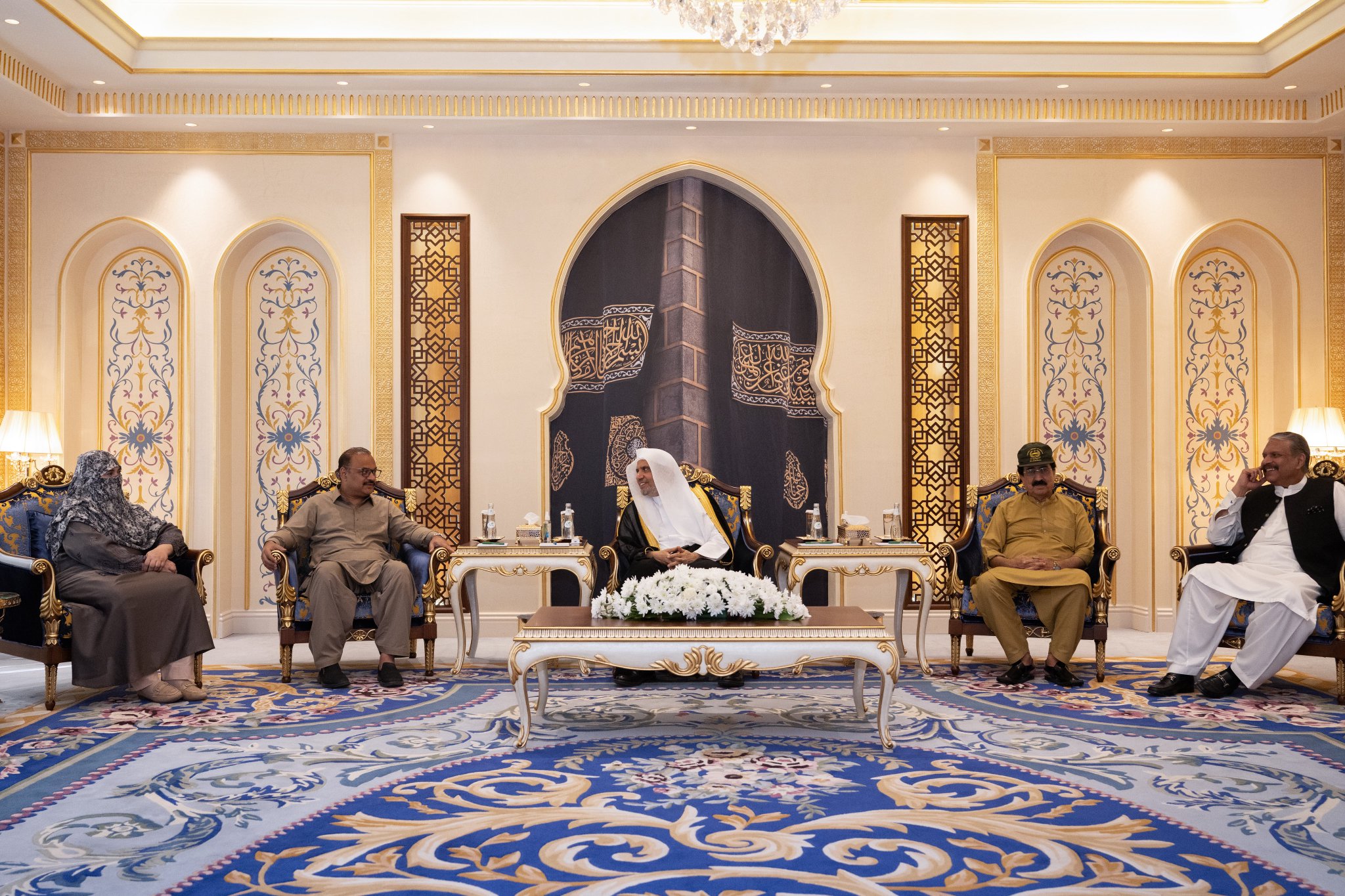 Yang Mulia Sekretaris Jenderal LMD, Ketua Organisasi Ulama Muslim, Syekh Dr. Mohammed Alissa , menerima kunjungan delegasi parlemen tingkat tinggi yang mewakili berbagai partai di Majelis Nasional Pakistan (Parlemen)