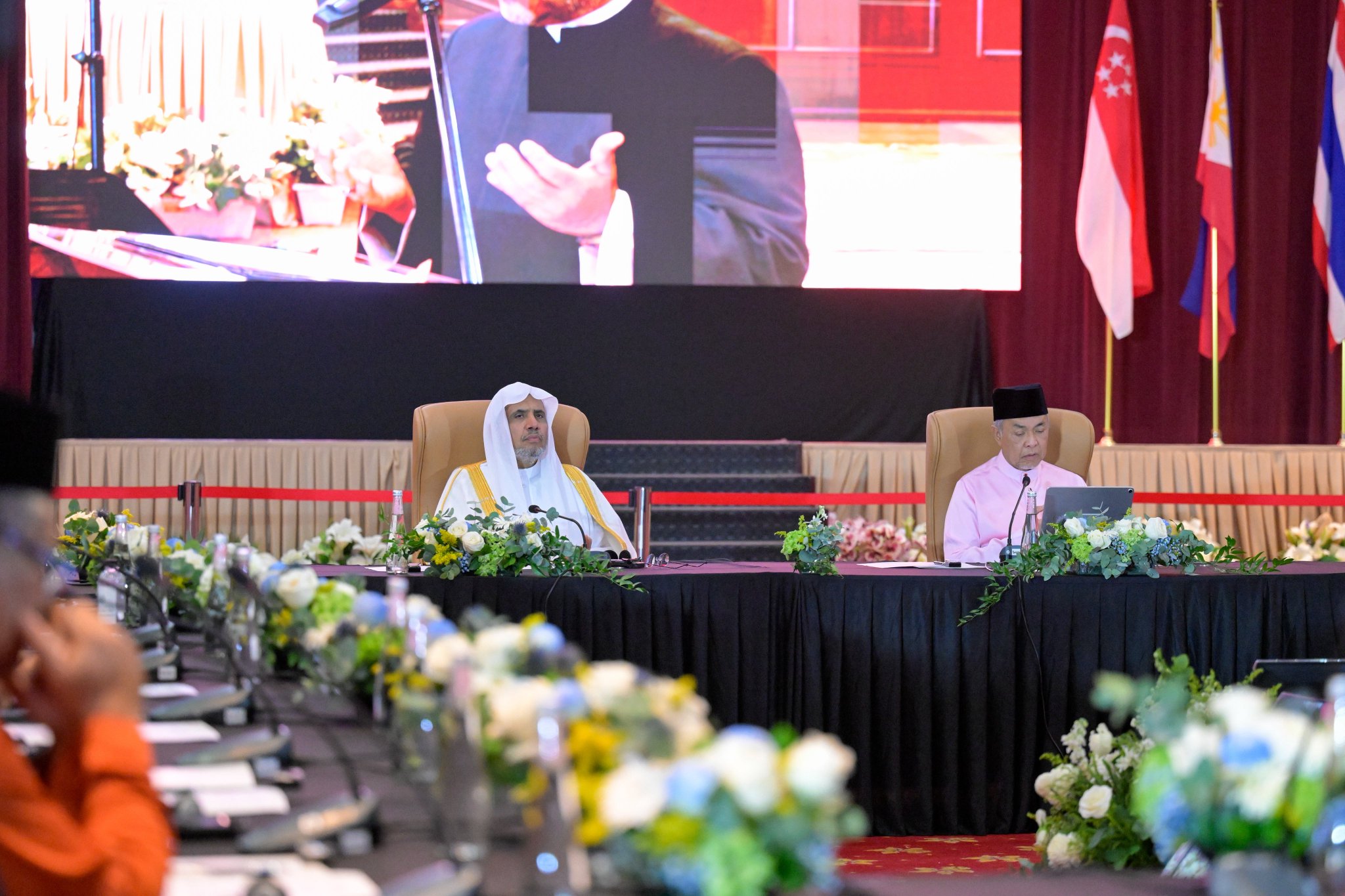 آسیان ممالک کے علماء کو اُن کے بڑے مسائل پر متحد کرنے والا ایک جامع پلیٹ فارم… رابطہ عالم اسلامی کے زیرِ اہتمام ”آسیان علماء کونسل“ نے ملائیشیا کے دار الحکومت کوالالمپور میں منعقدہ اپنے تیسرے فورم میں درج ذیل نکات پر زور دیا