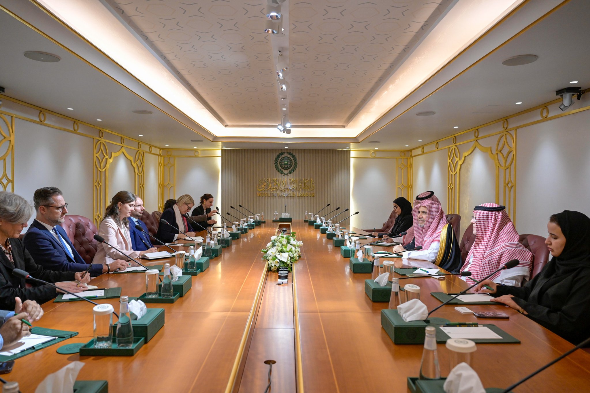 رابطہ عالم اسلامی کے سیکرٹری جنرل اور چیئرمین مسلم علماء کونسل، عزت مآب شیخ ڈاکٹر محمد العیسی نے ریاض میں واقع اپنے دفتر میں، جرمنی کی مختلف تحقیقی وفکری مراکز سے تعلق رکھنے والے فکری رہنماؤں کے ایک وفد کا استقبال کیا۔