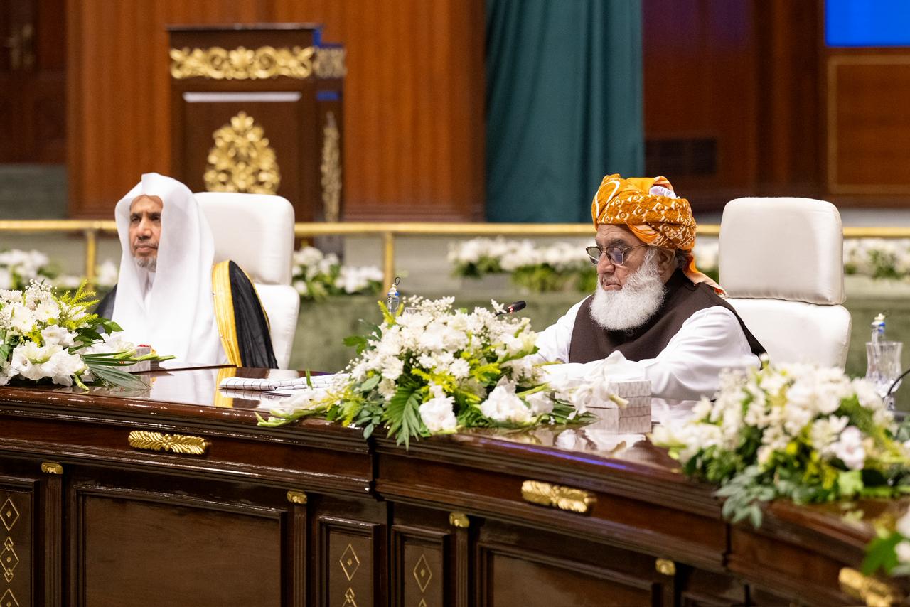 تحت عنوان "تنسيق المواقف ووحدة الكلمة" وبحضورٍ عُلمائيٍّ كبير..  *الأمين العام لرابطة العالم الإسلامي يفتتح أعمال الملتقى الثاني لعلماء باكستان*