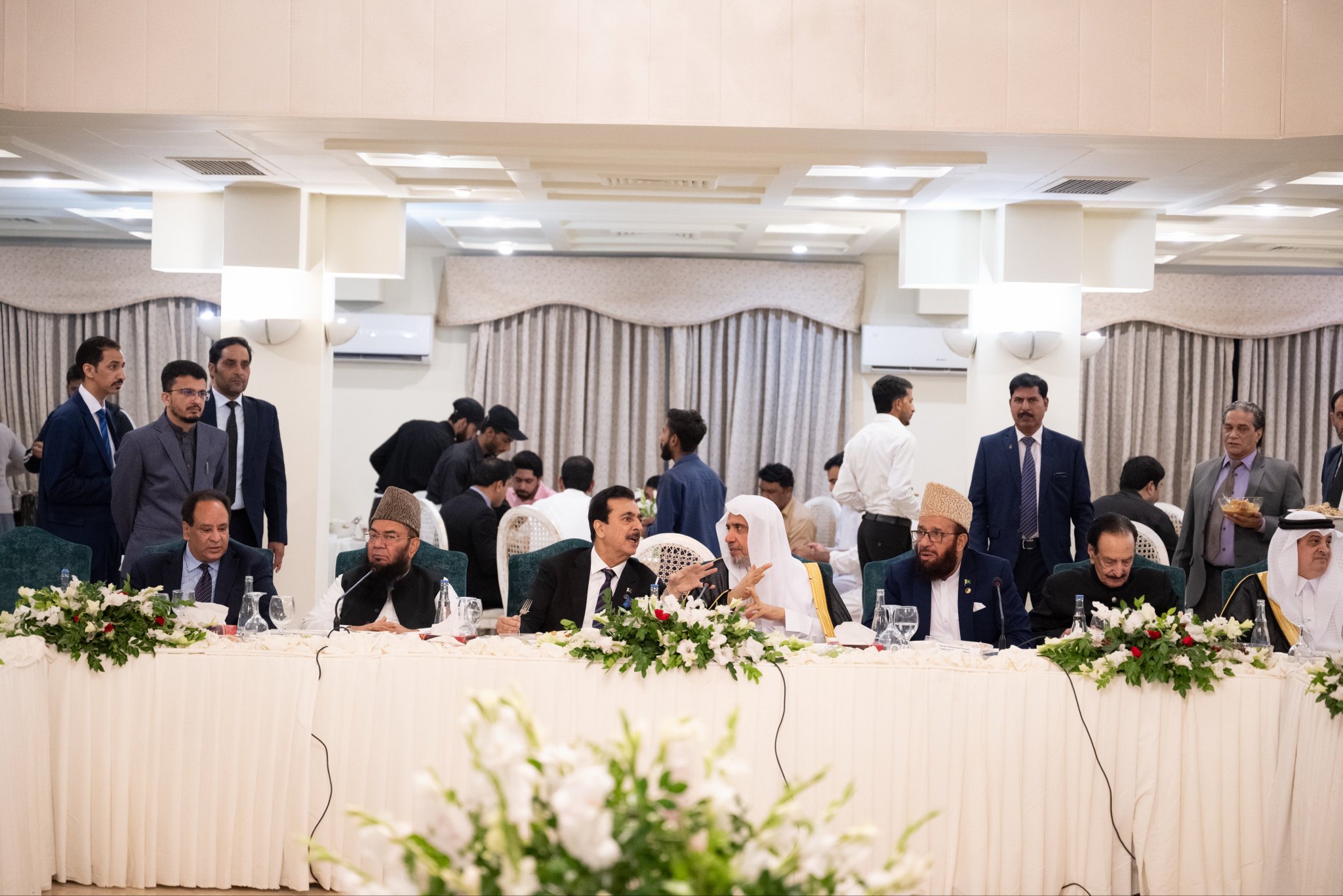 Para ulama terkemuka Republik Islam Pakistan mengadakan jamuan makan malam sebagai bentuk penghormatan kepada Yang Mulia Sekretaris Jenderal LMD, Ketua Organisasi Ulama Muslim, Syekh Dr. Mohammed Alissa , dalam rangka kunjungan beliau ke Ibu Kota "Islamabad". Acara tersebut turut dihadiri oleh sejumlah tokoh penting dari kalangan kementerian, parlemen, dan korps diplomatik.