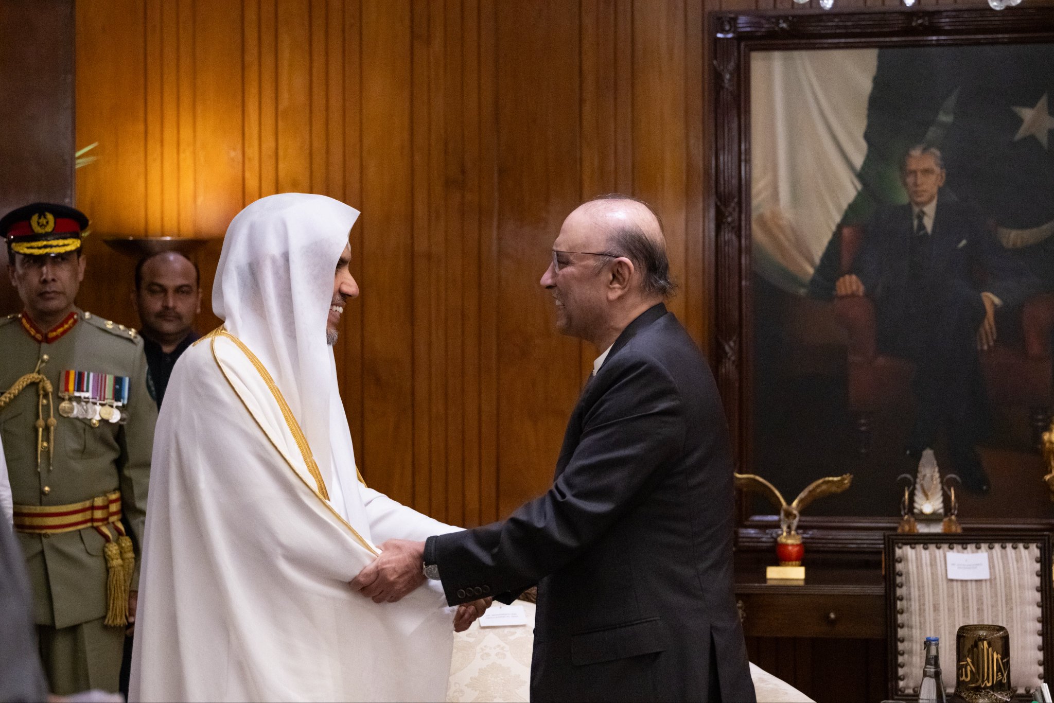 جمہوریہ پاکستان کے صدر، جناب آصف علی زرداری نے اسلام آباد میں ایوانِ صدر میں، سیکرٹری جنرل رابطہ اور چیئرمین مسلم علماء کونسل، عزت مآب شیخ ڈاکٹر محمد العیسی کا خیرمقدم کیا۔