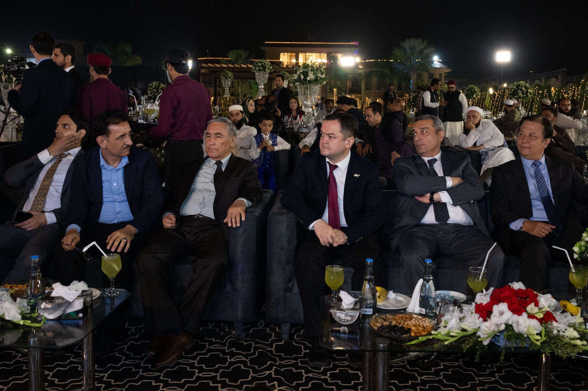 معالي رئيس لجنة الدفاع في مجلس الشيوخ الباكستاني، الوجيه السيد محمد طلحة محمود، يقيم مأدبة عشاء؛ احتفاءً بزيارة معالي الأمين العام، رئيس هيئة علماء المسلمين، فضيلة الشيخ د.⁧‫محمد العيسى