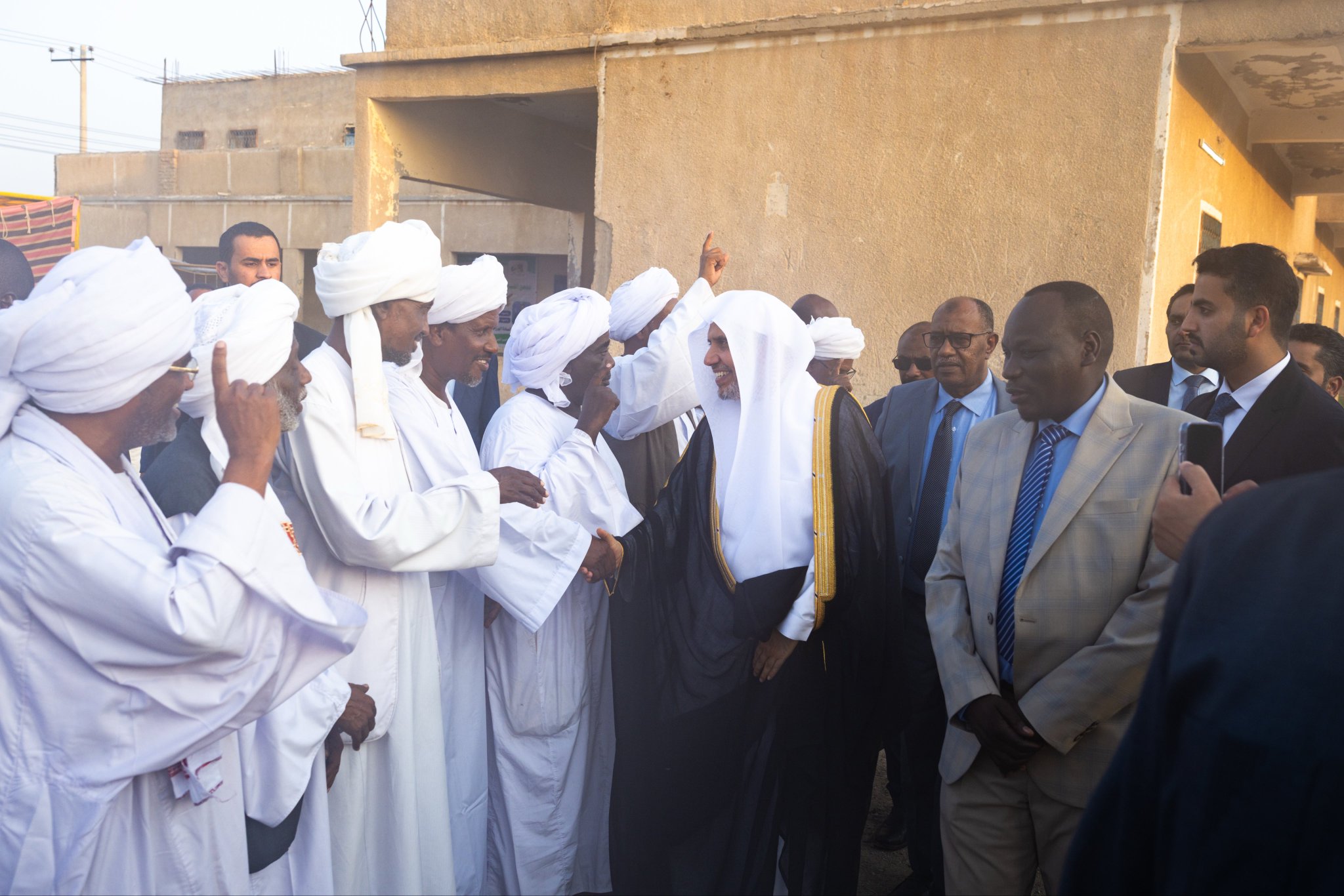 ‏معالي الأمين العامّ في السودان  ‏تعاوُنٌ ودعمٌ لاستعادة مقوِّمات الاستقرار والسلام، ولقاءاتٌ رفيعة المستوى عقدَها فضيلة الشيخ د.⁧‫محمد العيسى‬⁩ ⁦‬⁩، مع قيادات الحكومة ووفود العلماء: