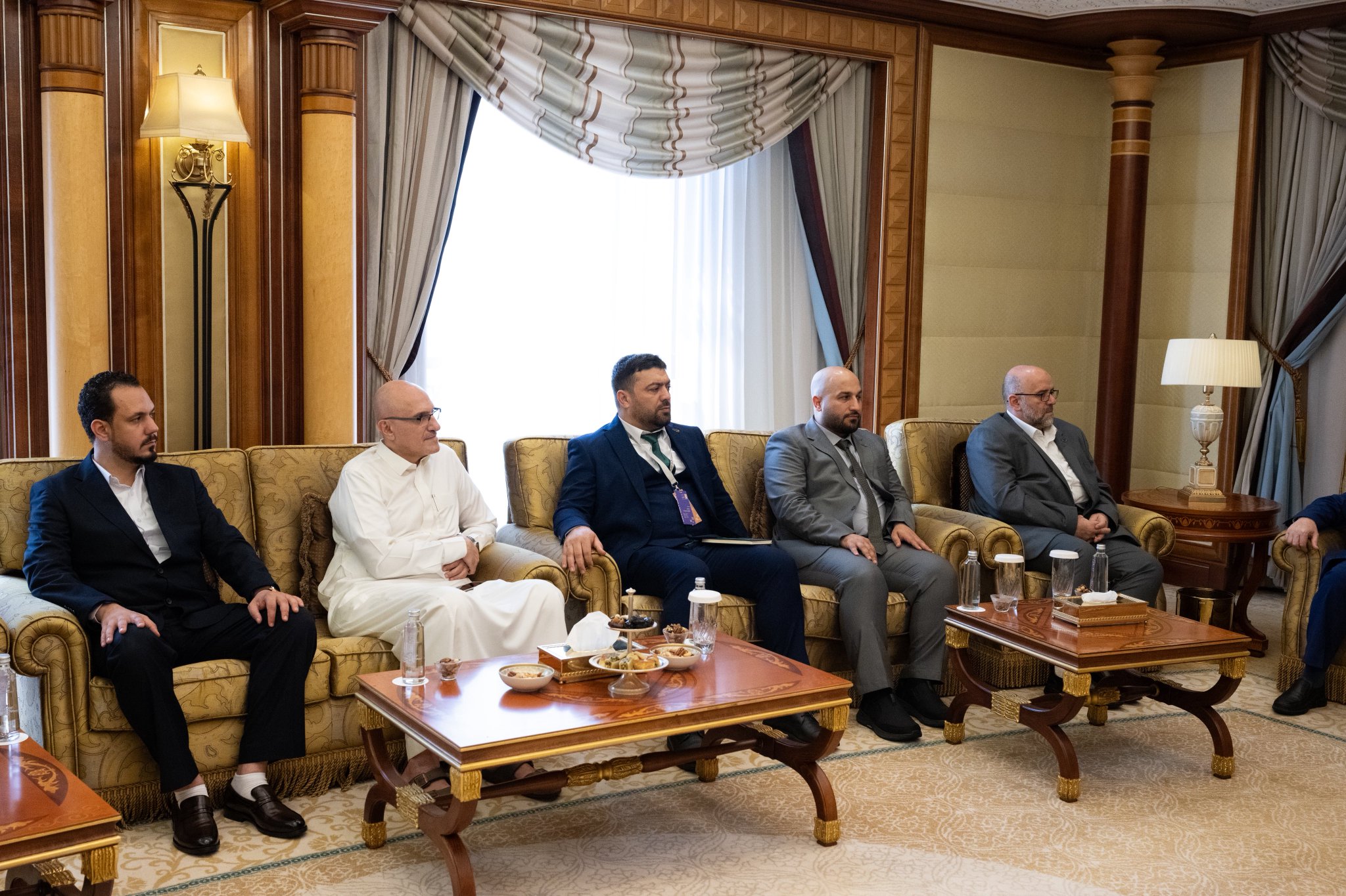 ظهر امروز، جناب دبیرکل سازمان همبستگی جهان اسلام و رئیس انجمن علمای مسلمان، جناب اقاي دکتر شيخ محمد العیسی میزبان جناب اقاي دکتر محمد أبو‌الخیر شکری، وزیر اوقاف جمهوری عربی سوریه، و هیئت همراه ایشان در دفتر خود بود