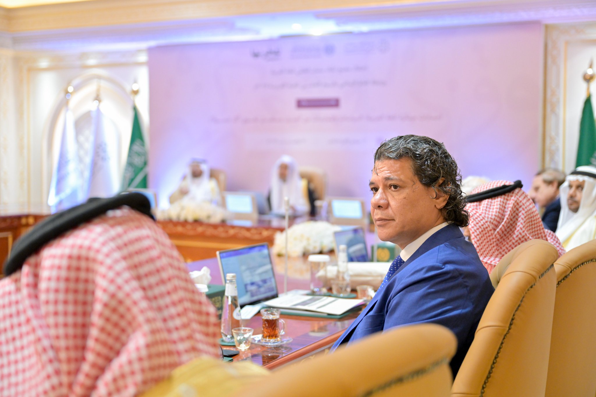 ‏يترجِمُ هذا التنظيم الأدوارَ الكبيرةَ التي تضطلع بها الرابطة في نشر اللغة العربية وتعليمها، بالنظر إلى رمزيّتها ومكانتها الرفيعة في وجدان الشعوب الإسلامية، باعتبارها لسان الوحي، وصوت الحضارة الإسلامية، ومحورًا مهماً في الهُوية.