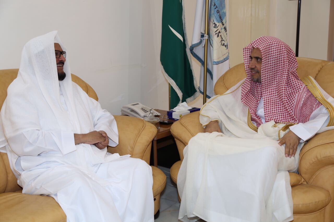 Le SG reçevant le Vice-Premier Ministre de l'Ile Maurice, M. Showkutally Soodhun. La rencontre porta sur des questions d'intérêt commun