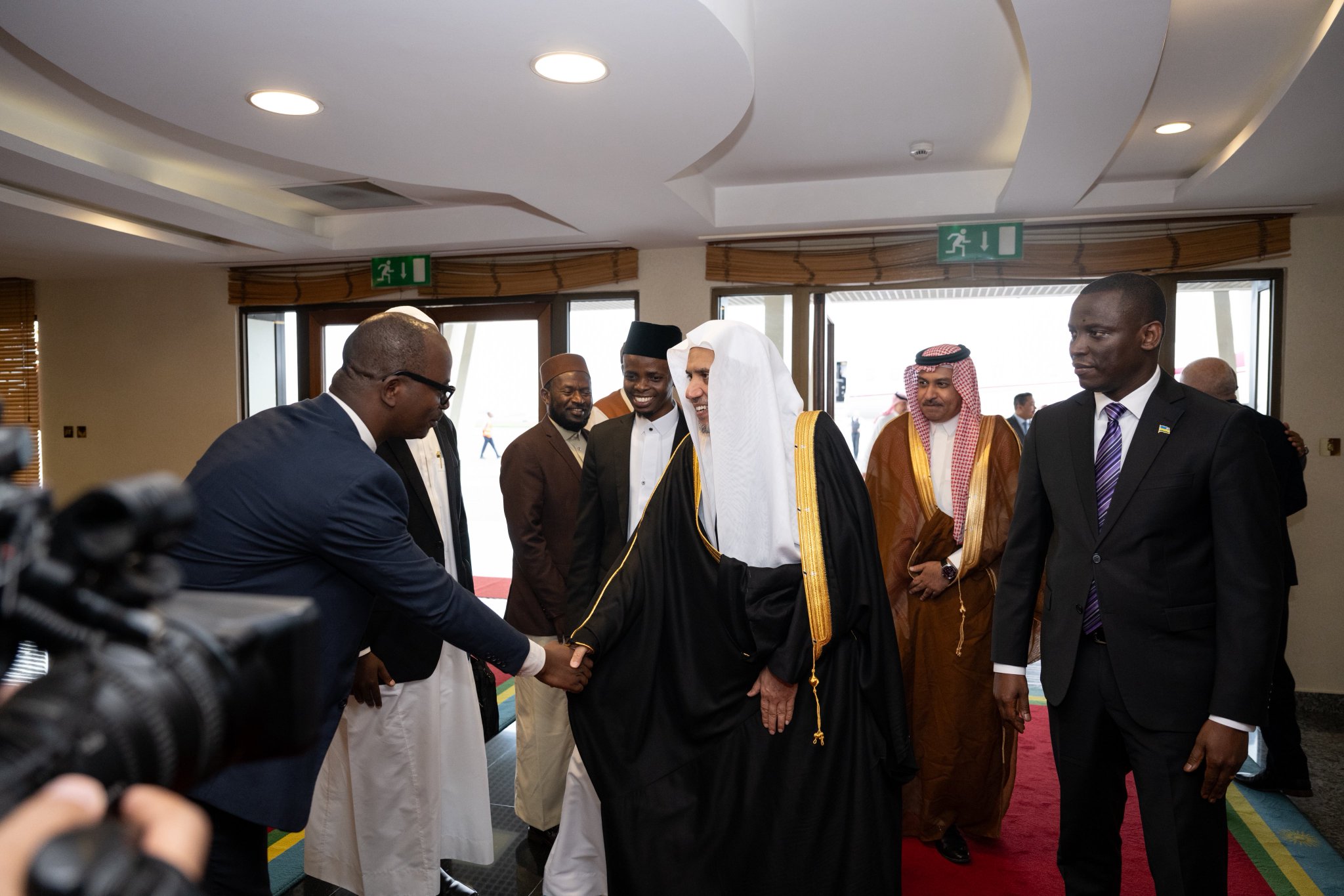 Yang Mulia Sekretaris Jenderal LMD, Syekh Dr. Mohammed Al-Issa, tiba di ibu kota Rwanda, "Kigali"
