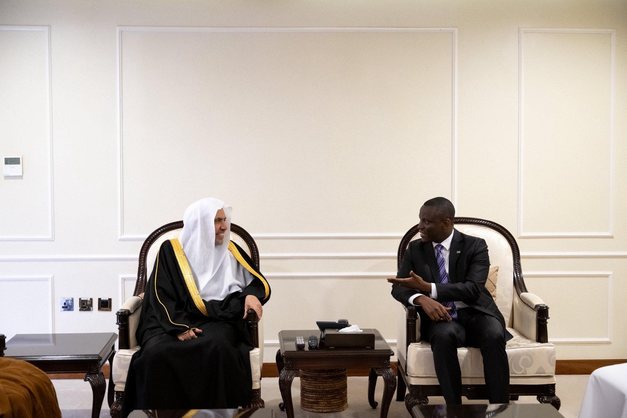 Yang Mulia Sekretaris Jenderal LMD, Syekh Dr. Mohammed Al-Issa, tiba di ibu kota Rwanda, "Kigali"
