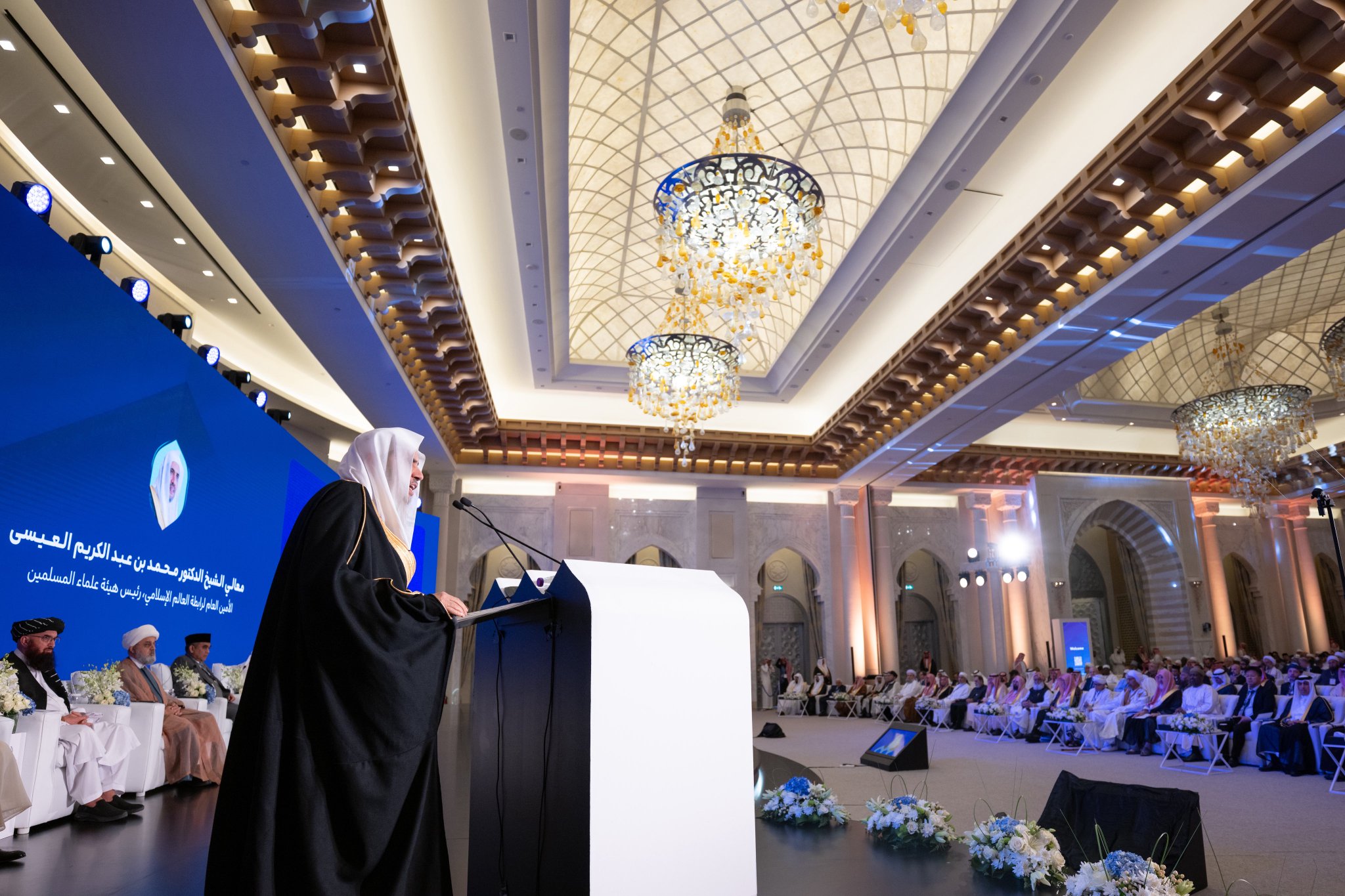 تُواصل ⁧‫رابطة العالم الإسلامي‬⁩ جهودَها في تعزيز وحدة الأمّة الإسلامية، ونبْذ أسباب الفُرقة والاختلاف، وترسيخ قِيَم الاحترام والتفاهم بين مختلف المذاهب الإسلامية، وذلك من خلال مُؤتمراتِها ومبادراتها وبرامجها؛ التزامًا بما تضمّنَتْهُ وثيقة "بناء الجسور بين المذاهب الإسلامية"