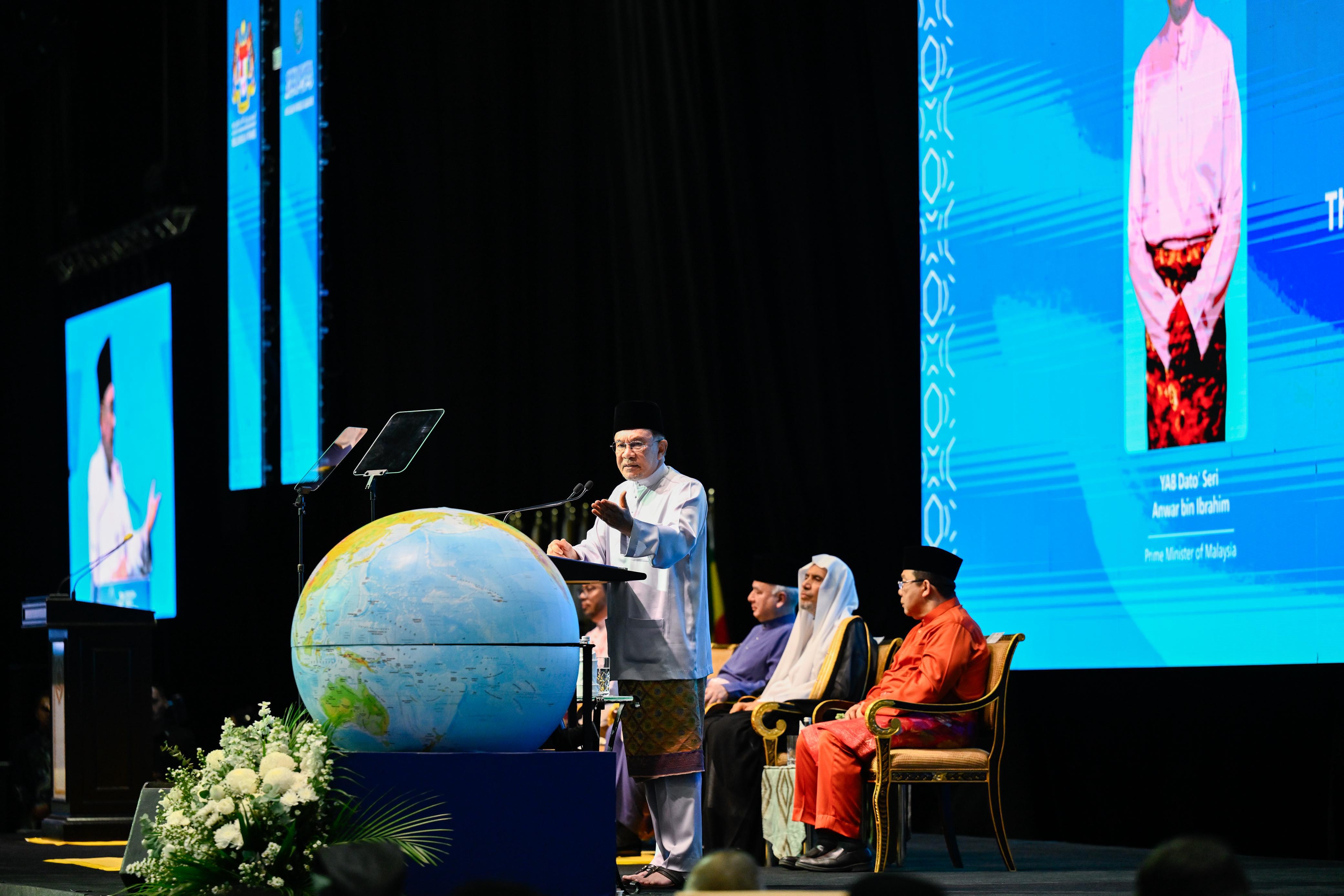 Le Secrétaire général de la Ligue islamique mondiale prononce une allocution d’ouverture lors du 3ème Sommet international des responsables religieux à Kuala Lumpur