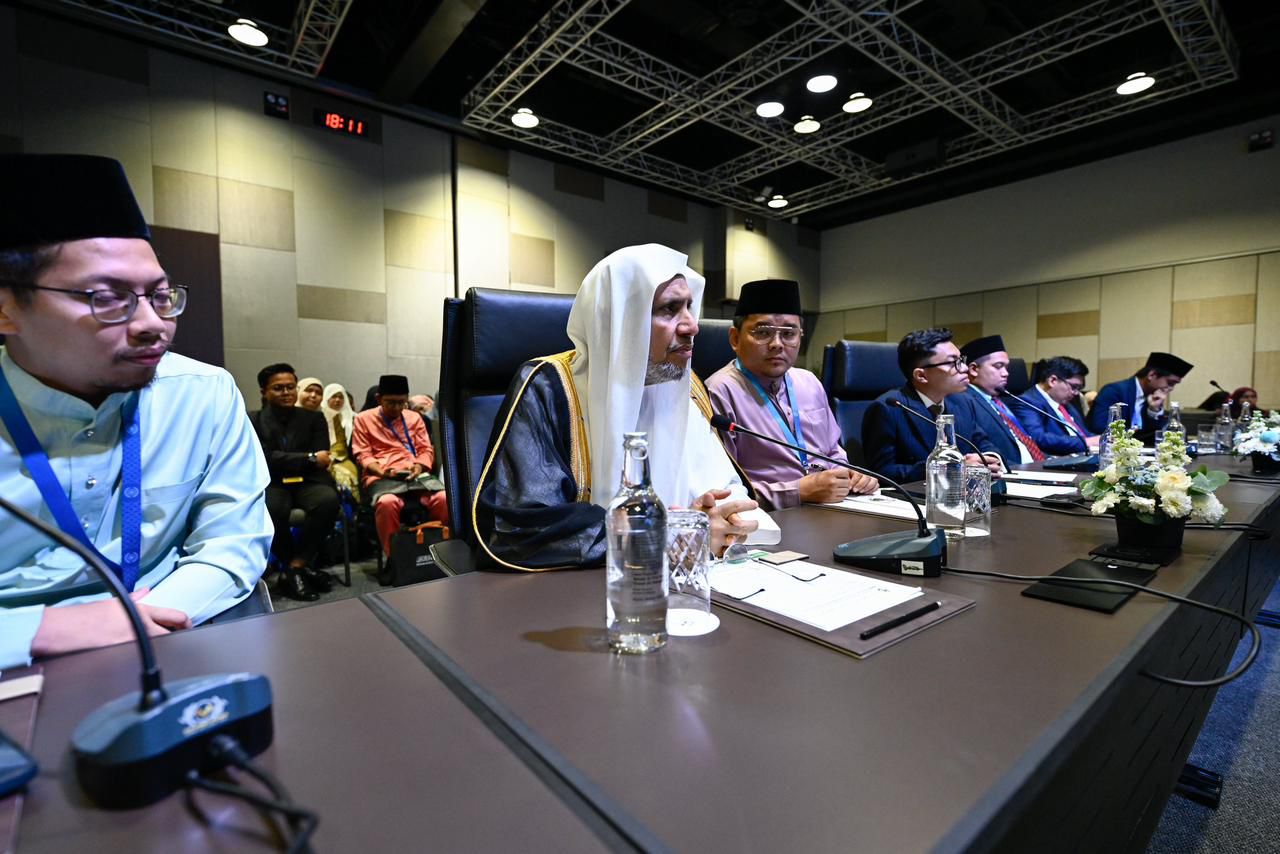 ‏Sekretaris Jenderal Liga Muslim Dunia Bertemu dengan Para Pemimpin Muda Terkemuka di Negara-negara "ASEAN"