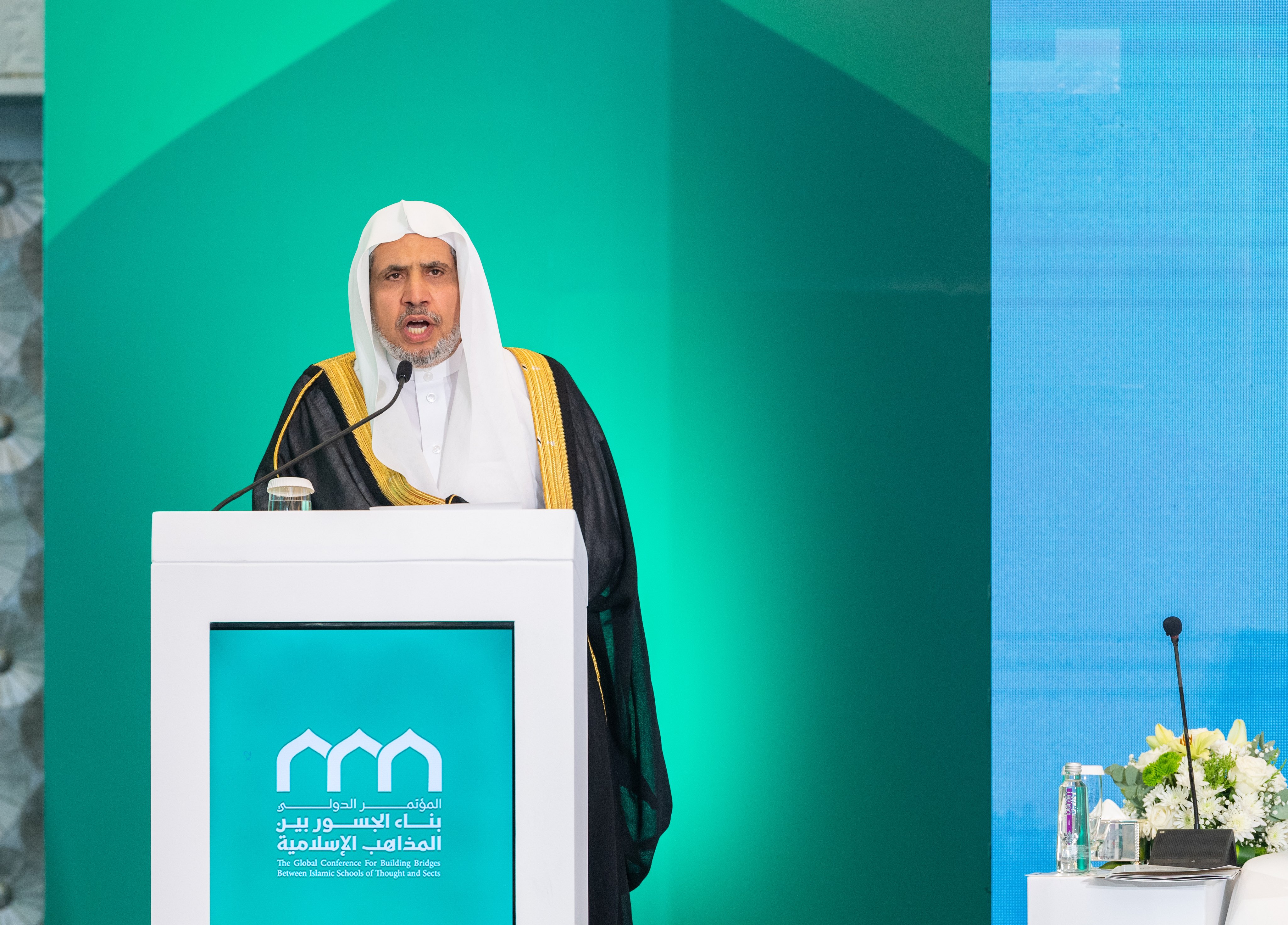 سیکرٹری جنرل رابطہ اور چیئرمین مسلم علماء کونسل شیخ ڈاکٹر محمد بن عبد الکریم العیسی،”اسلامی مذاہب کے درمیان پلوں کی تعمیر“ کانفرنس کےافتتاحی اجلاس سے خطاب کرتے ہوئے: