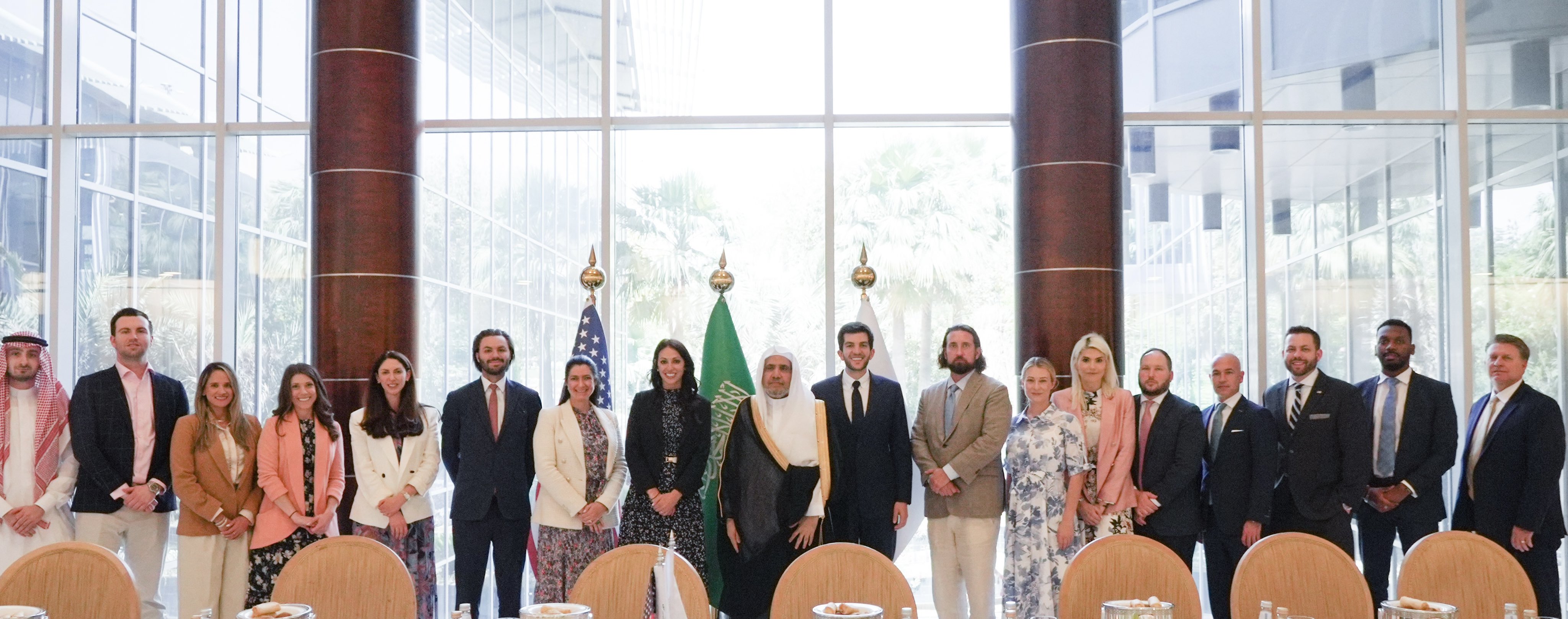 El Secretario General, el Sheij Mohammed Al-Issa, se reunió en Riad con una delegación de altos asesores de los miembros del Congreso estadounidense y sus adjuntos.