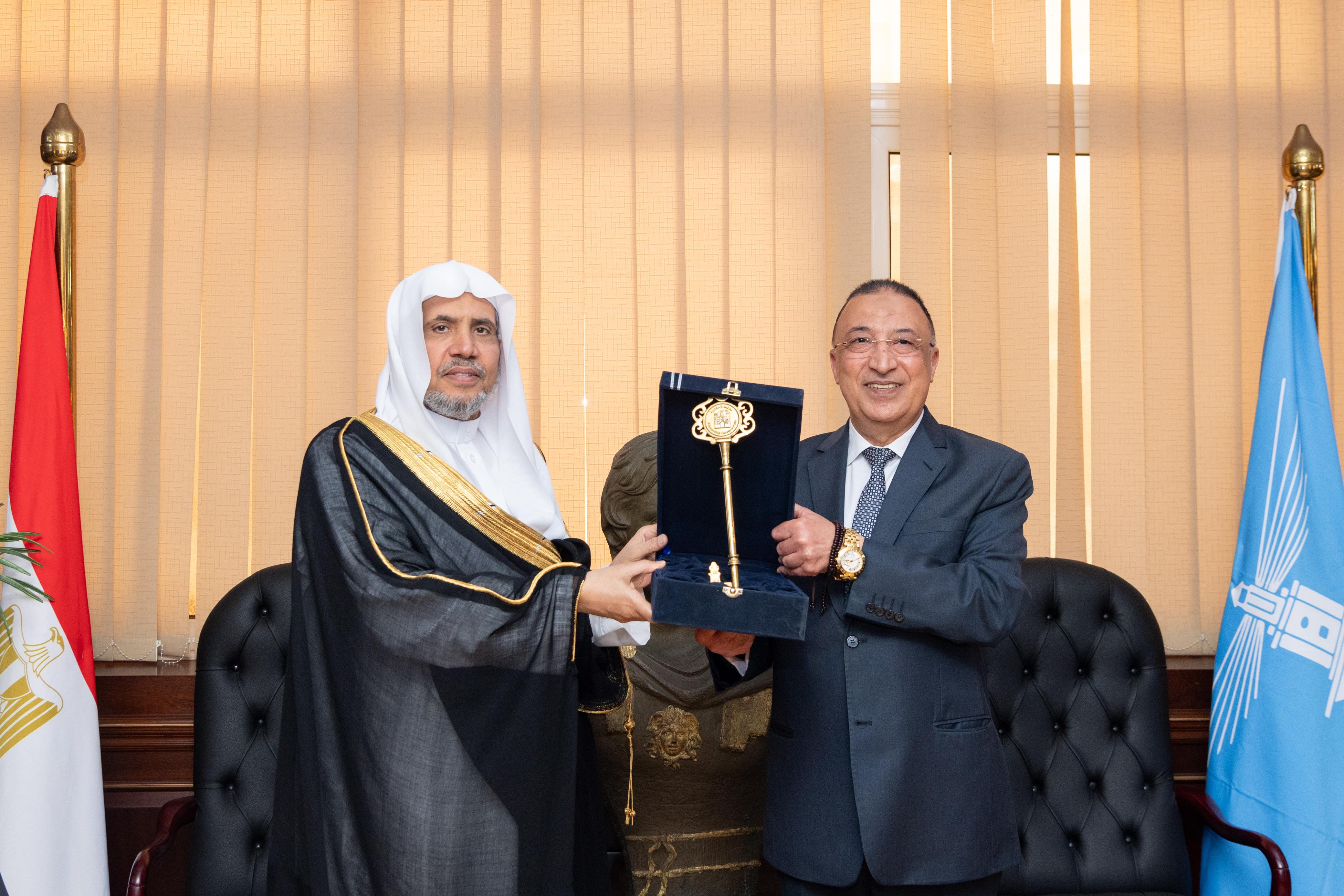 بحضورٍ ناهز ١٦٠٠ شخصٍ بين وزراء وأكاديميين وطلاب جامعات وتلبيةً لدعوة مدير المكتبة
