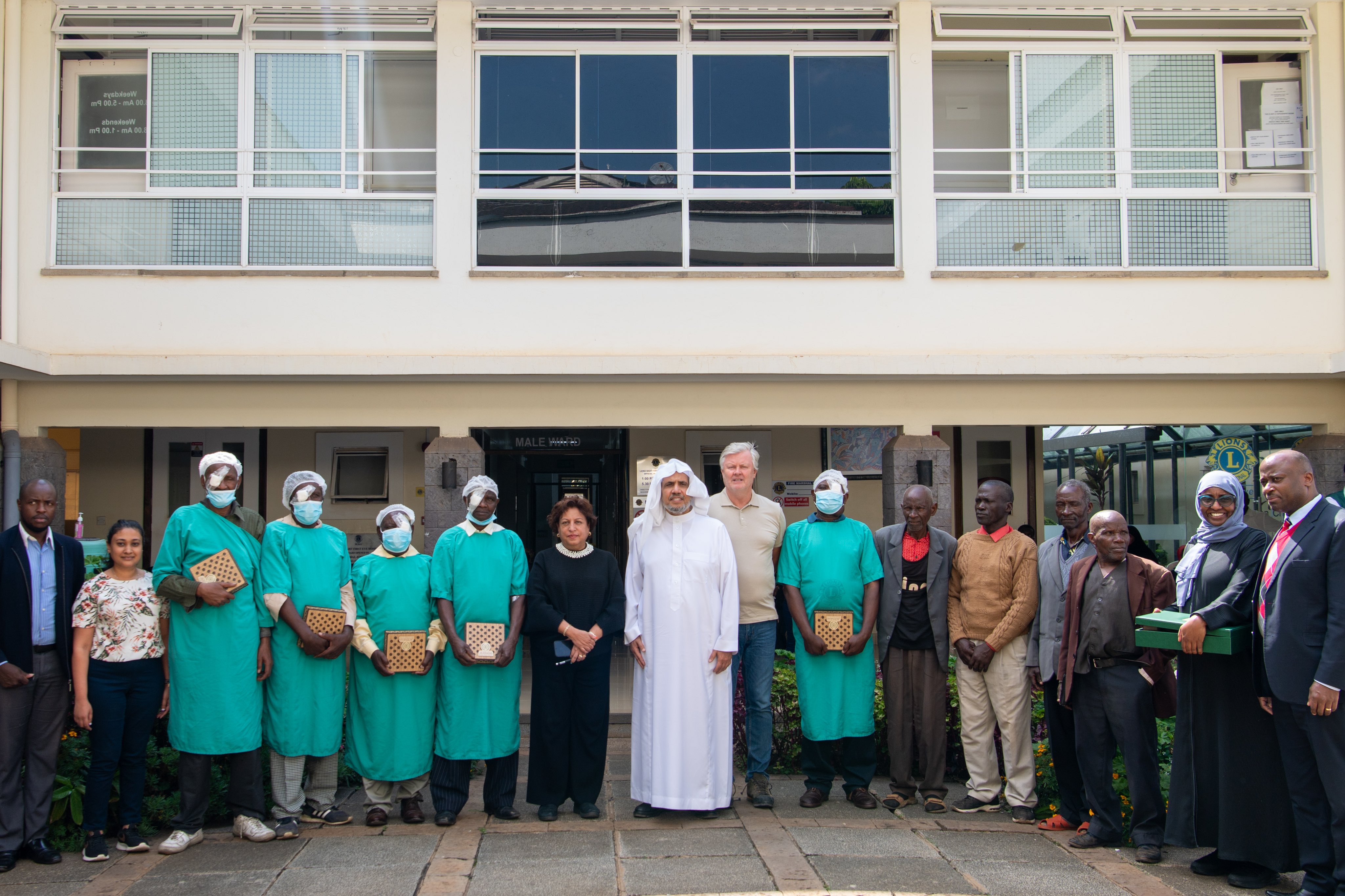 Program "Memerangi Kebutaan" di Afrika Selatan: Langkah baru yang penting dalam proyek LMD untuk memerangi kebutaan di Afrika, dimulai dari ibu kota "Nairobi", dengan kehadiran Yang Mulia Sekretaris Jenderal LMD, Syekh Dr. Mohammed Alissa