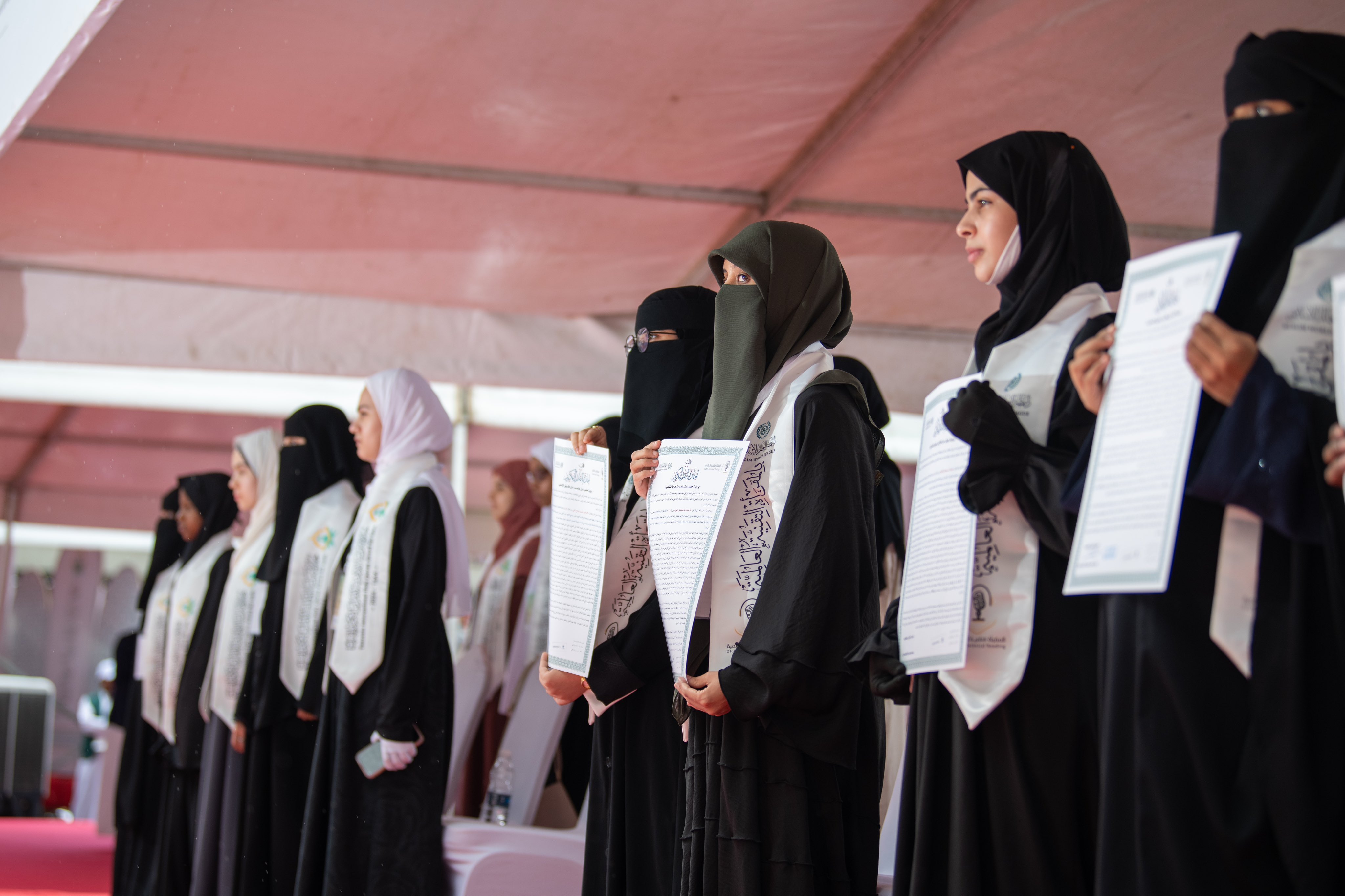 Stadion utama "Dar Es Salaam" merayakan para hafizah Al-Qur'an.. Lebih dari 60 ribu peserta dan tamu undangan hadir