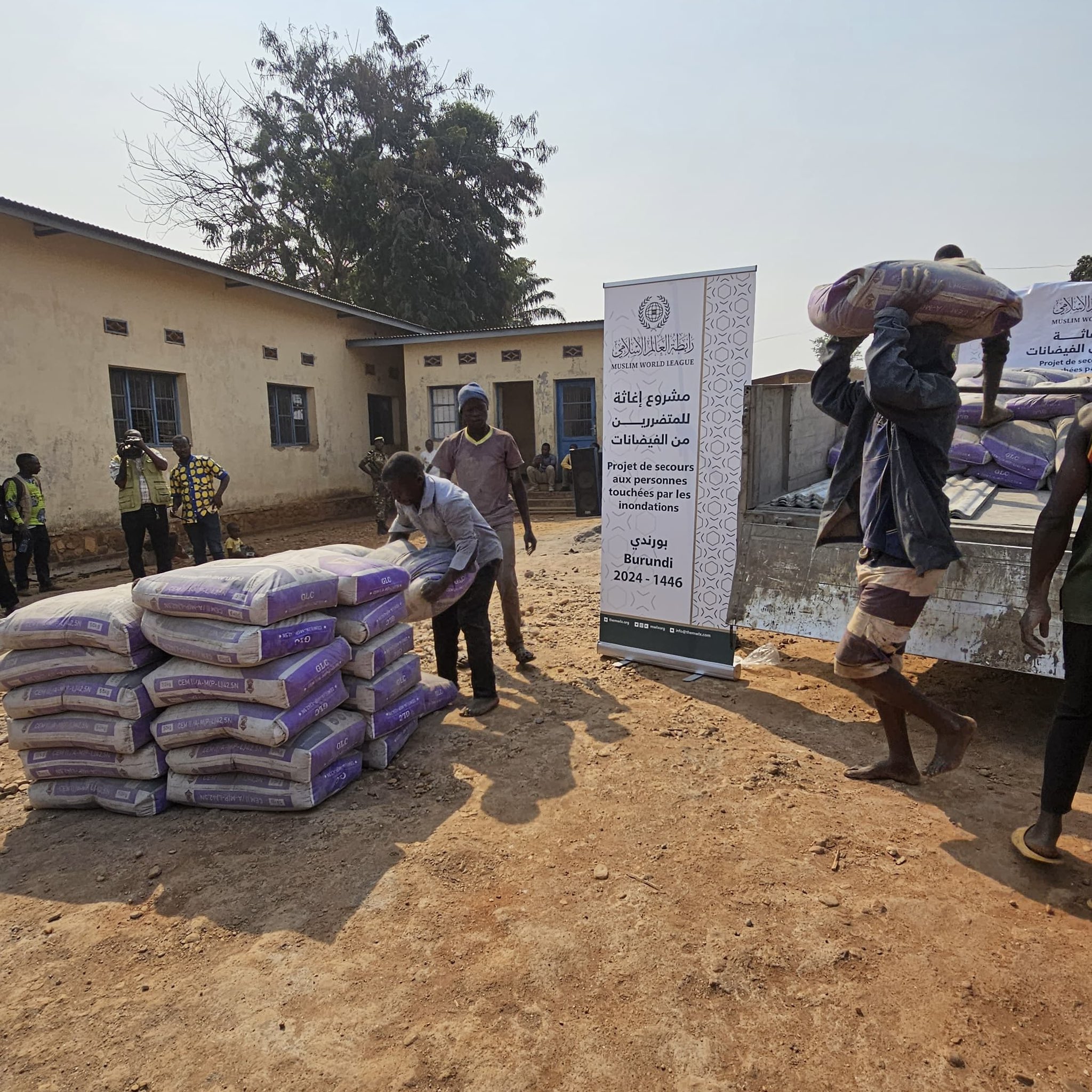 Sebagai respons kemanusiaan yang mendesak, Liga Muslim Dunia meluncurkan bantuan darurat untuk mendukung para korban yang terdampak serta mengurangi dampak banjir bandang yang melanda Republik Burundi