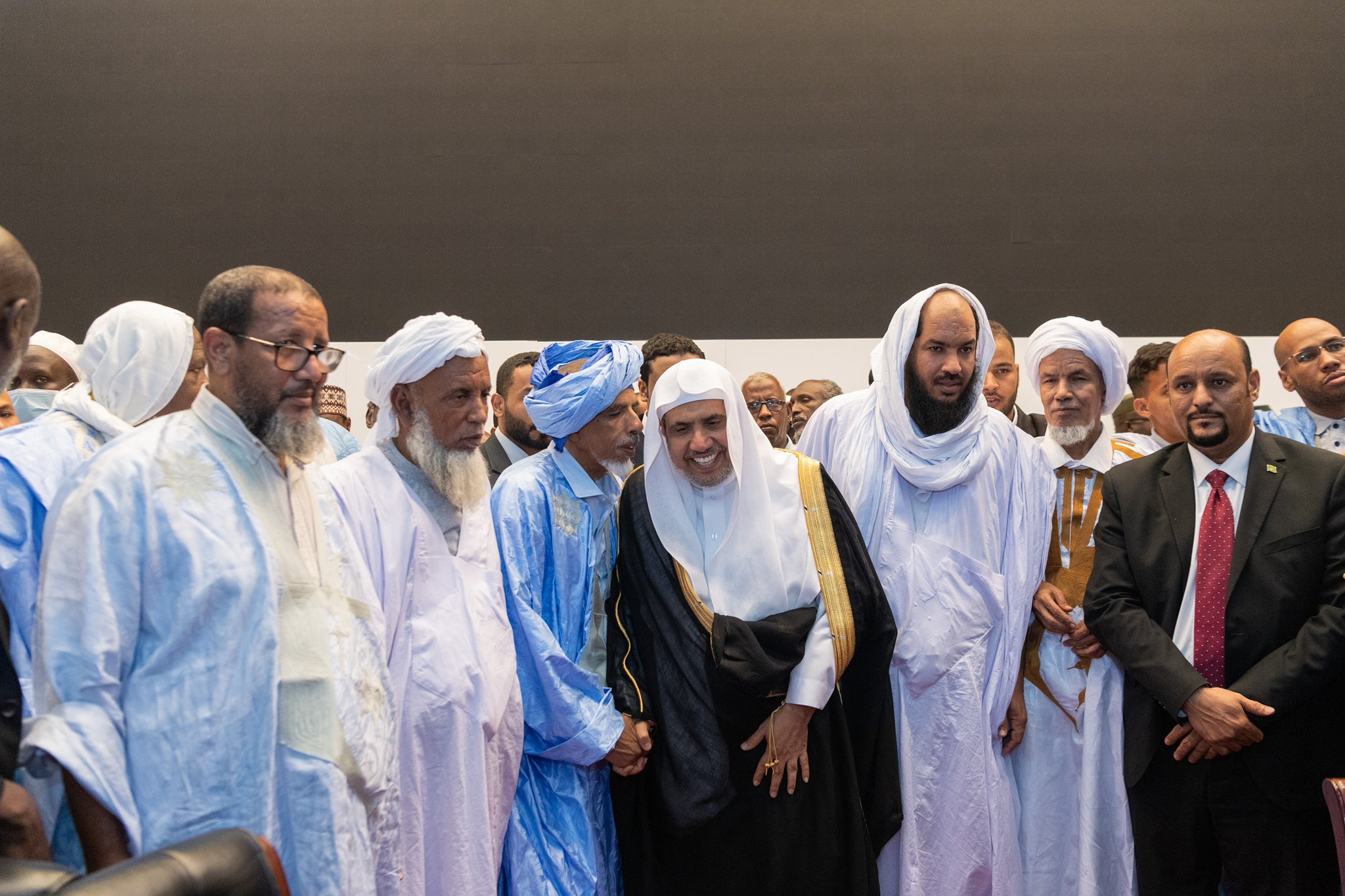 من مهوى القلوب القبلة الجامعة؛ مكة المكرمة،، تواصِلُ ⁧‫رابطة العالم الإسلامي‬⁩ جهودها لخدمة المسلمين في قارة أفريقيا، واحتضان تطلعاتِهم وقضاياهم، وتعزيز تضامُنِهم وتآلُفهم