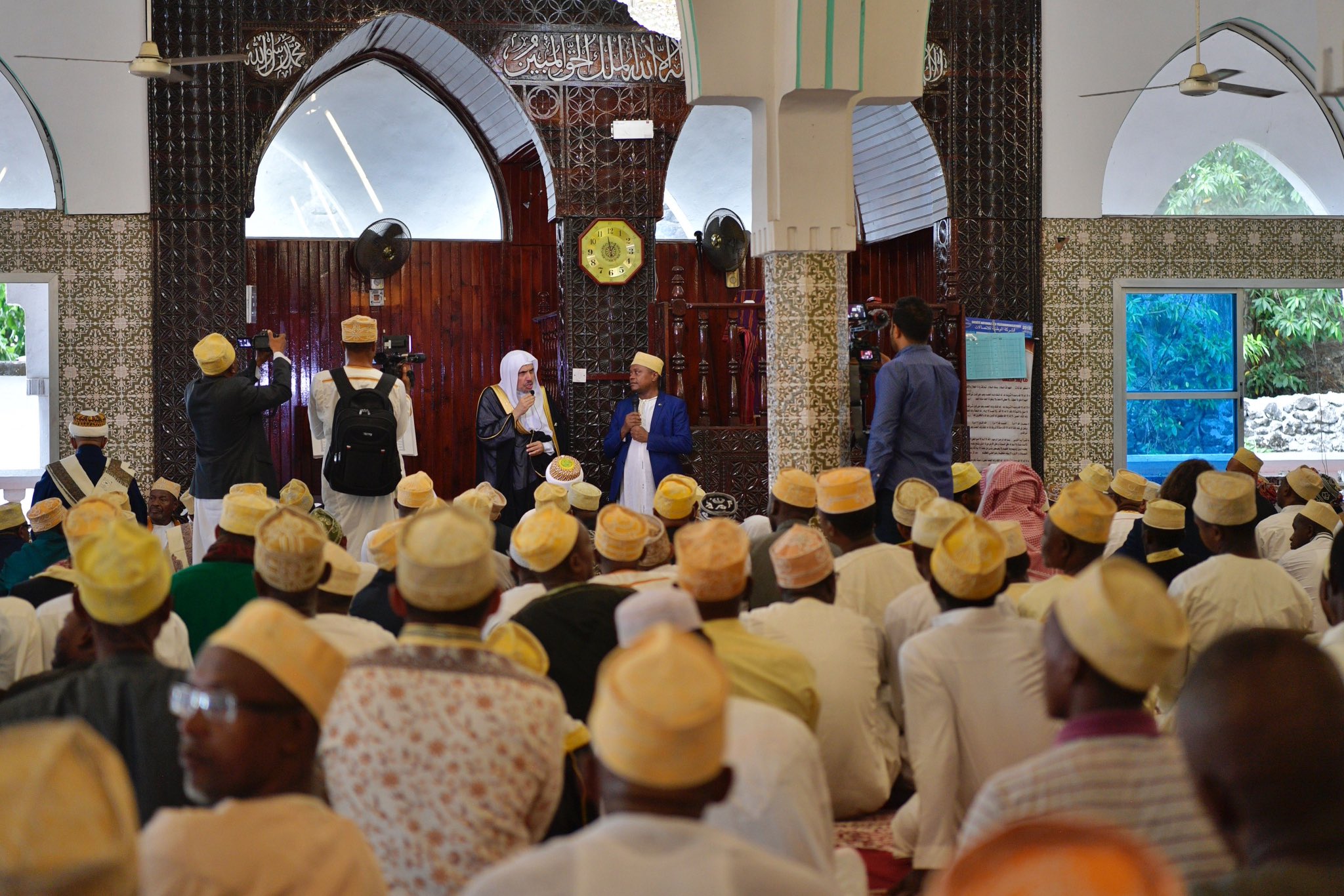 Inisiatif dan program kami menjangkau pemuda dan anak-anak di seluruh komunitas Muslim di dunia