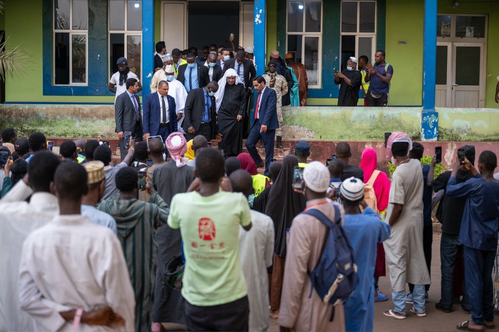 Yang Mulia Sekretaris Jenderal LMD, Ketua Organisasi Ulama Muslim, Syekh Dr. Mohammed Alissa   , meninjau langsung program Liga Muslim Dunia untuk operasi mata bagi pasien yang membutuhkan di Republik Guinea-Bissau