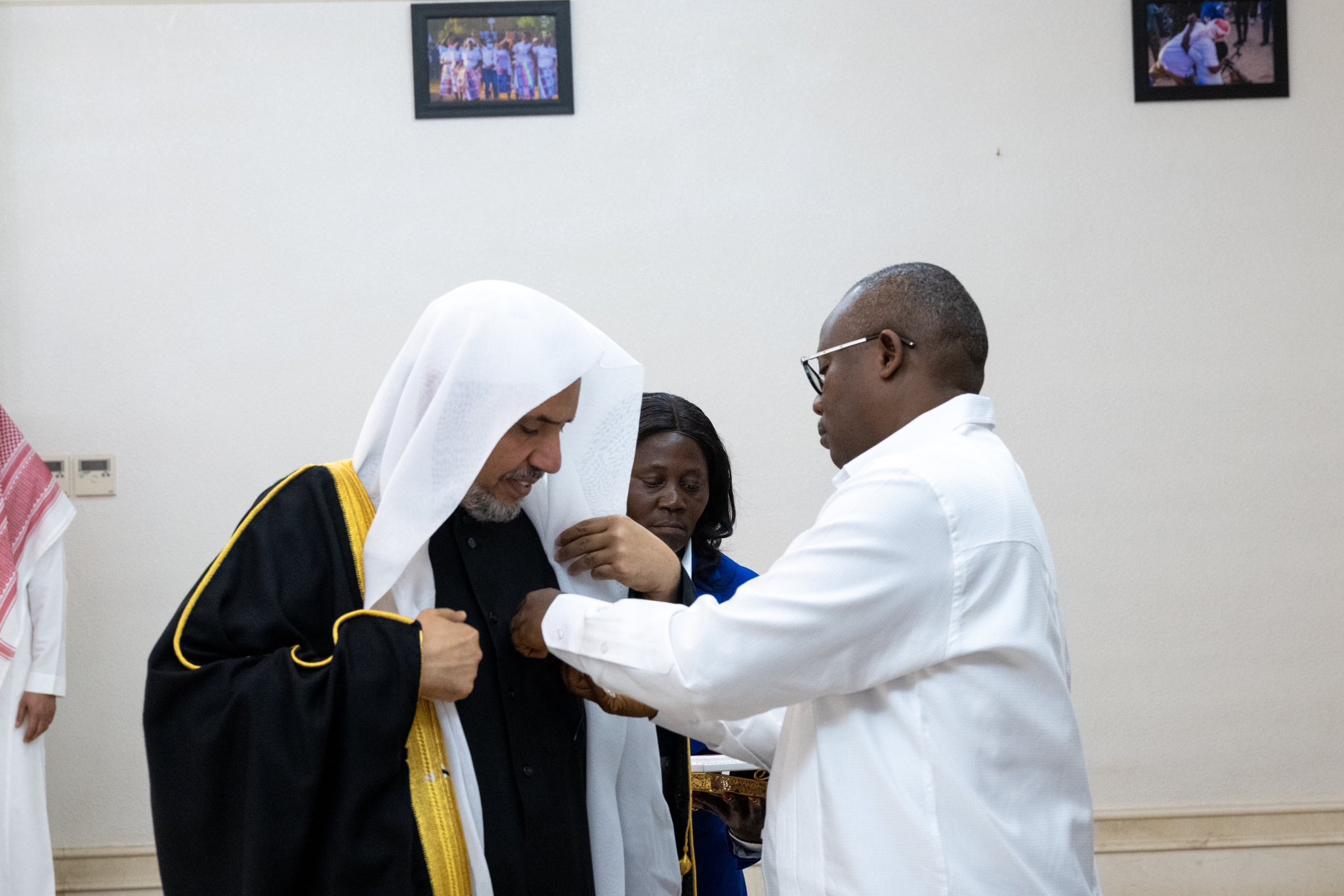 At the Presidential Palace in Bissau,  His Excellency Mr. Umaro Sissoco Embalo, the President of the Republic of Guinea-Bissau, awarded His Excellency Sheikh Dr. Mohammed Alissa