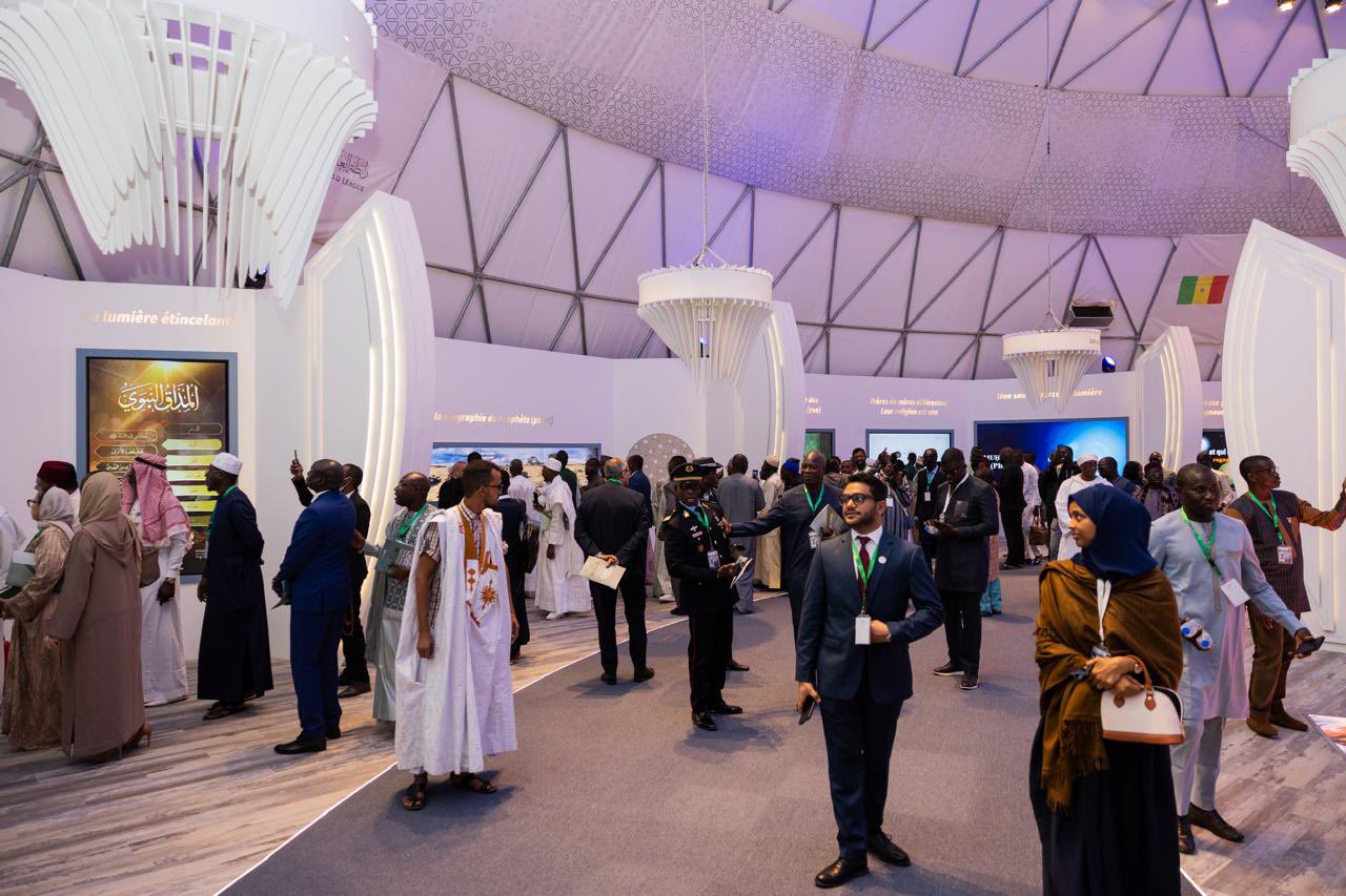 ‏افتتح فخامة رئيس جمهورية السنغال، السيد بشير جوماي فاي، المعرض والمتحف الدولي للسيرة النبوية والحضارة الإسلامية، التابع لـ ⁧‫رابطة العالم الإسلامي‬⁩ في العاصمة السنغالية "داكار"