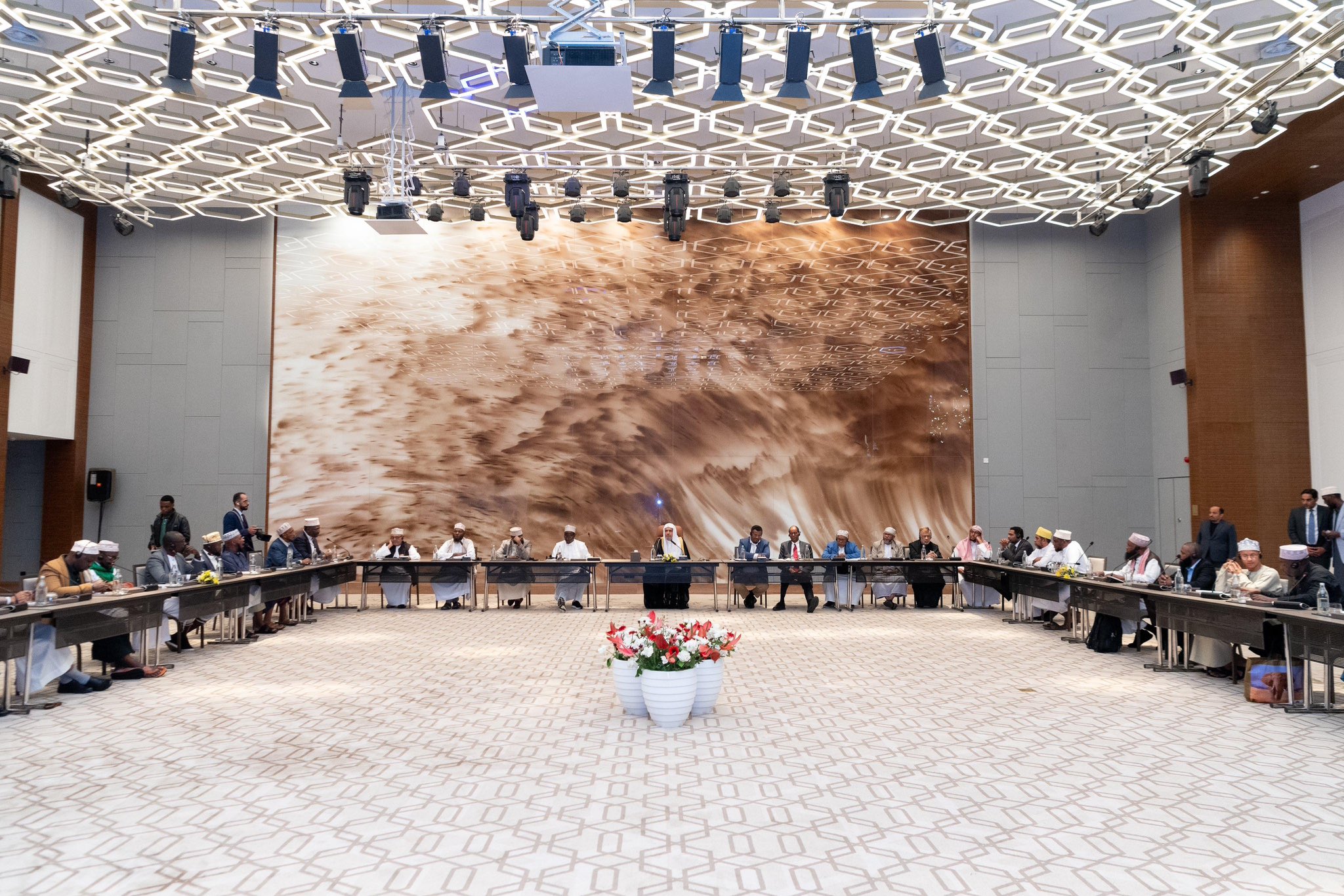 اپنی دینی شناخت اور قومی ہم آہنگی کے دائرے میں: مسلم برادریاں،  اپنی باشعور اور نمایاں حیثیت کے ساتھ، ہمارے دینِ حنیف کی سچی اور روشن تصویر پیش کرنے کا مؤثر ذریعہ ہیں۔