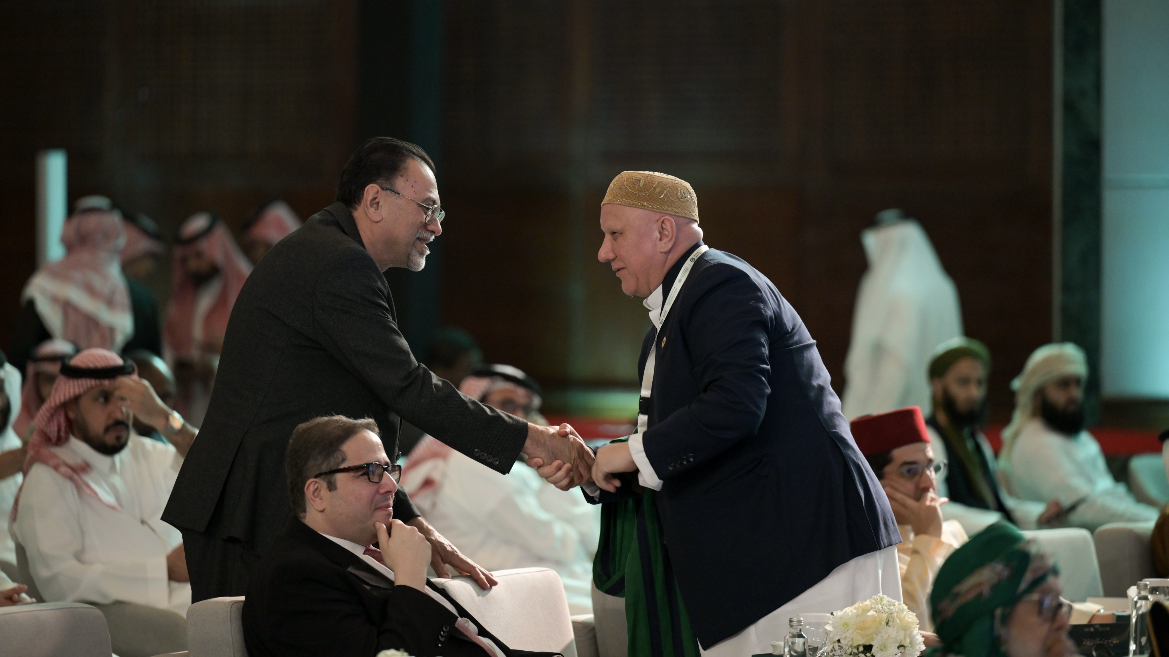 Dalam rangka memberikan pelayanan bagi umat Islam dalam seluruh urusan keagamaannya, melalui sebuah inovasi digital yang berlandaskan payung syar‘i internasional yang menyatukan, serta telah mendapatkan pengesahan fikih dari Akademi Fikih Islam: Platform 