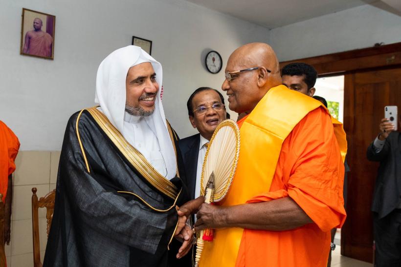 عزت مآب شیخ ڈاکٹر محمد العیسی نے(سری لنکا میں رابطہ  کے زیر انتظام منعقدہ بین المذاہب ہم آہنگی کانفرنس کے تناظر میں)دنیا بھر سے تعلق رکھنے والے سینئر بدھسٹ رہنماؤں سے ملاقات کی