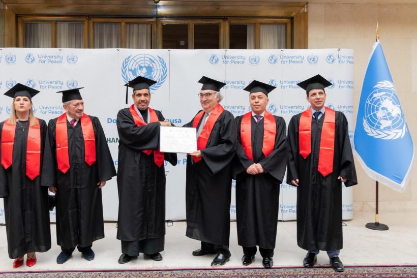 الأمم المتحدة‬⁩ عبر جامعتها للسلام تمنح درجة الدكتوراه الفخرية لمعالي الشيخ د. محمد العيسى‬⁩