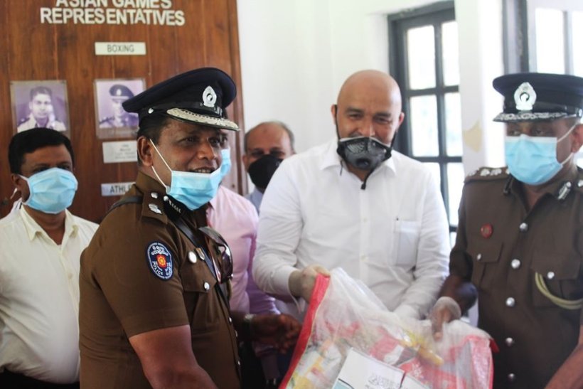 رابطہ عالم اسلامی نے  کرونا کی روک تھام کے سلسلے میں سری لنکا میں 1250 غذائی پیکٹ عطیہ کیئے