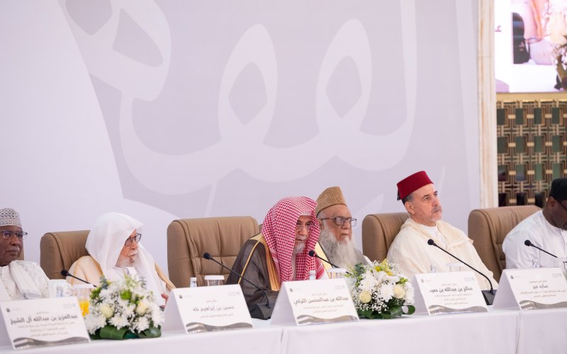 Cheikh Saleh bin Humaid, Imam et Prédicateur de la Grande Mosquée de la Mecque lors de la réunion de la 23ème session du Comité de jurisprudence islamique :