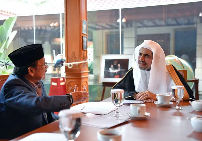 La Charte Mecque rappelle que le dialogue est une première étape essentielle vers la tolérance et la compréhension. 