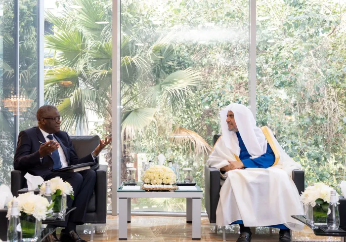 Sekjen LMD, Ketua Asosiasi Ulama Muslim, Dr.Mhmd Alissa menerimaa aktivis internasional & peraih Nobel Perdamaian, Dr.Denis Mukwege, di kantornya di Riyadh.