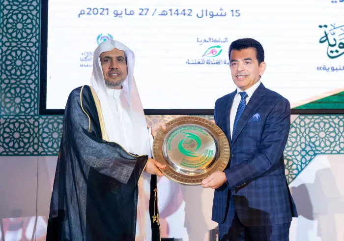 ایسیسکو کی جانب سے اقوام کے مابین امن و ہم آہنگی کے فروغ اور سیرت طیبہ کی خدمت کیلئے کی جانے والی کوششوں کے اعتراف میں ڈاکٹر محمد العیسی کو اعزاز دیا گیا