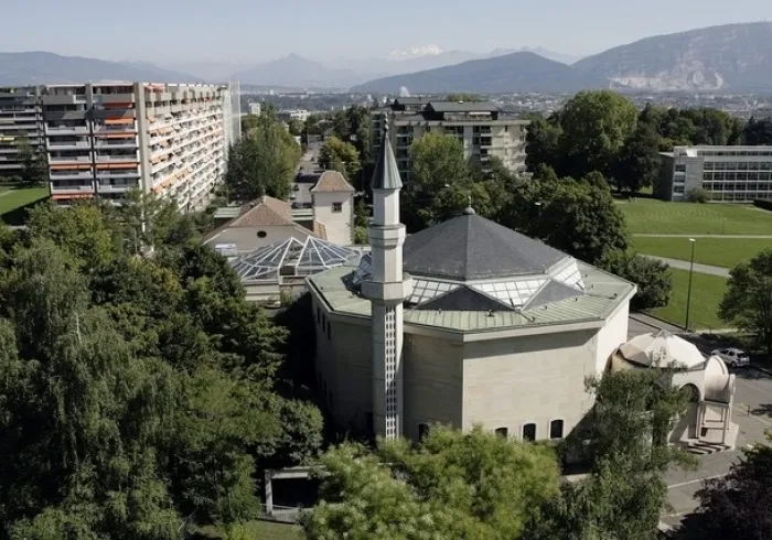 Mosquée du Petit Saconnex à Genève, Suisse : il n'est "pas question de céder ces lieux de culte à l'un ou l'autre courant idéologique et surtout pas à l'islam politique", a déclaré le Secrétaire général de la Ligue islamique mondiale