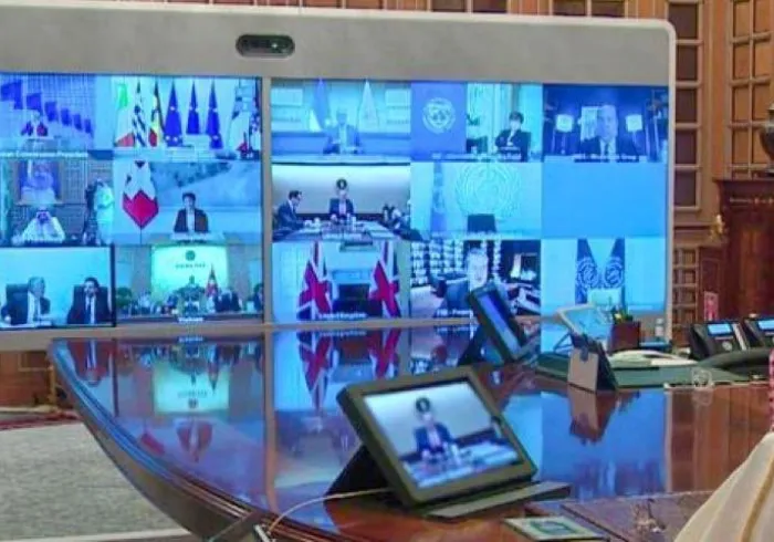 « Pour compléter ces efforts, le G20 doit assumer la responsabilité de renforcer la coopération dans le financement de la recherche, du développement de la thérapeutique et d’un vaccin. » a déclaré le Roi Salmane.  Covid19