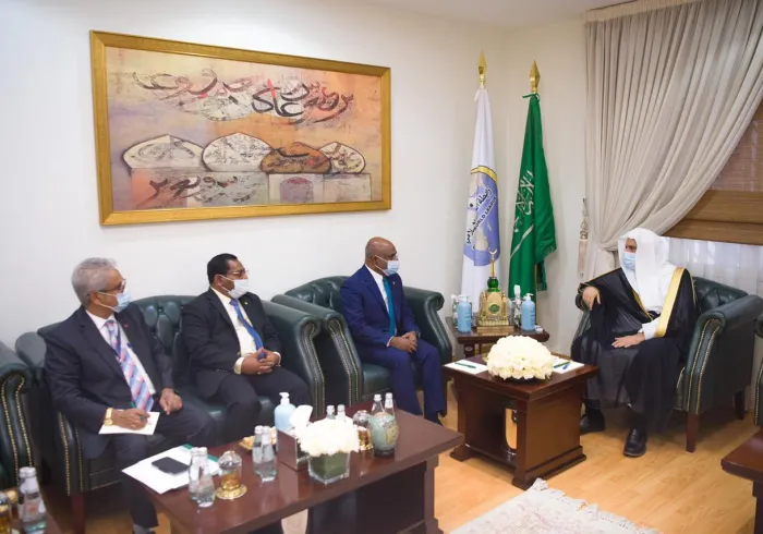 Mohammad Alissa a reçu  le Ministre des Affaires étrangères de la République des Maldives , M. Abdullah Shahid, qui a salué le rôle central de la LIM au service des causes islamiques et humanitaires.