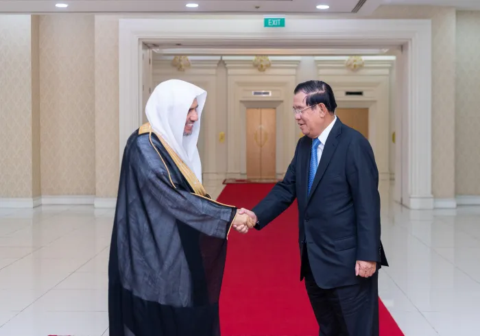 Hun Sen le Premier-ministre cambodgien a reçu Mohammad Alissa qui a salué l'harmonie de la communauté cambodgienne dont la composante islamique est une composante à part entière et dont les spécificités religieuses sont respectées.
