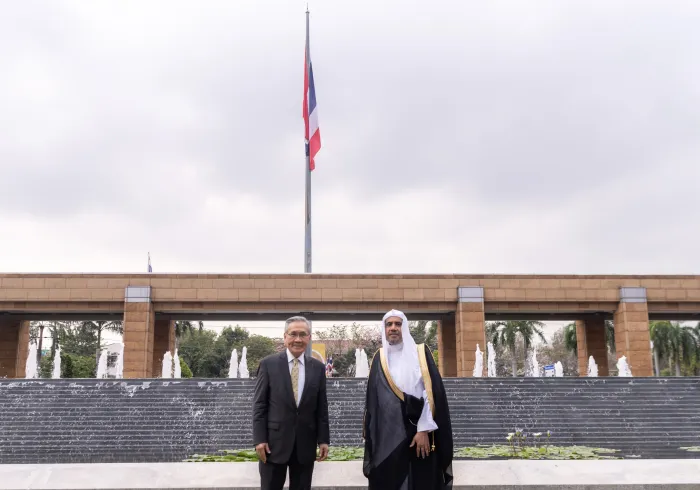 Yang Mulia SekJen tiba di Bangkok, disambut oleh Wakil PM & MENLU yang mengadakan makan siang untuknya