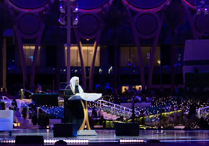 Mohammad Alissa en tant que conférencier principal lors de la cérémonie d'ouverture du Forum mondial pour la promotion de la paix qui s'est tenu à l'Expo 2020 Dubaï