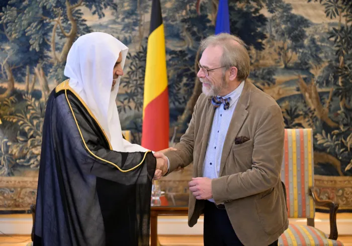 ‏التقى معالي الأمين العام، رئيسُ هيئة علماء المسلمين، فضيلةُ الشيخ د.⁧‫محمد العيسى‬⁩‬⁩، في مقرّ البرلمان الفيدراليّ بالعاصمة البلجيكية "بروكسل"، رئيسَ البرلمان الفيدرالي، السيد بيتر دي روفر