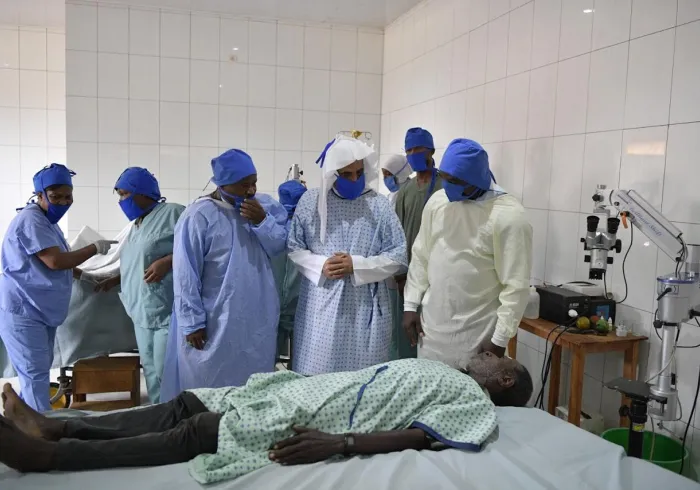 Le Secrétaire de la Ligue rassure un patient 