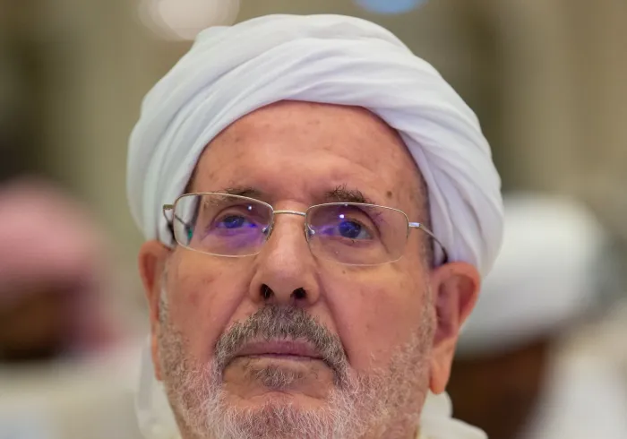 عزت مآب شیخ ڈاکٹر بو عبد اللہ غلام اللہ، سپریم اسلامی کونسل جزائر کے صدر، پیرس کانفرنس برائے یکجہتی وامن کے شرکاء میں سر فہرست تھے