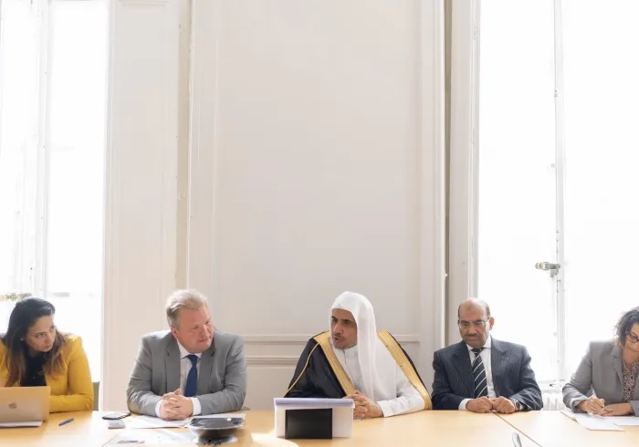 A Paris le D. Mohammad Alissa a rencontré un certain nombre de députés qui tous loué le rôle de la #LigueIslamiqueMondiale pour renforcer l’harmonie dans le monde ainsi que le congrès de Paris et les accords signés.