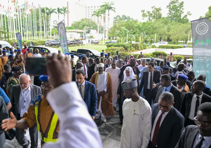 Foto-foto dari Konferensi Internasional yang diselenggarakan—pada malam ini—di ibu kota Nigeria, "Abuja", di bawah naungan Yang Mulia Presiden, serta partisipasi Yang Mulia Syekh Dr. Mohammed Al-Issa