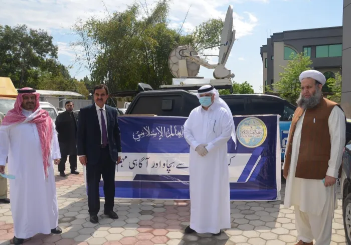 La Ligue Islamique Mondiale fait parvenir au Pakistan de l’équipement médical, des produits de protection sanitaire tout en menant des campagnes d’information pour lutter contre la pandémie du Corona.